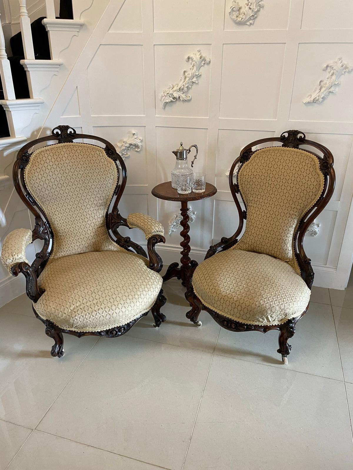 English Outstanding Antique Pair of Victorian Carved Walnut Chairs For Sale