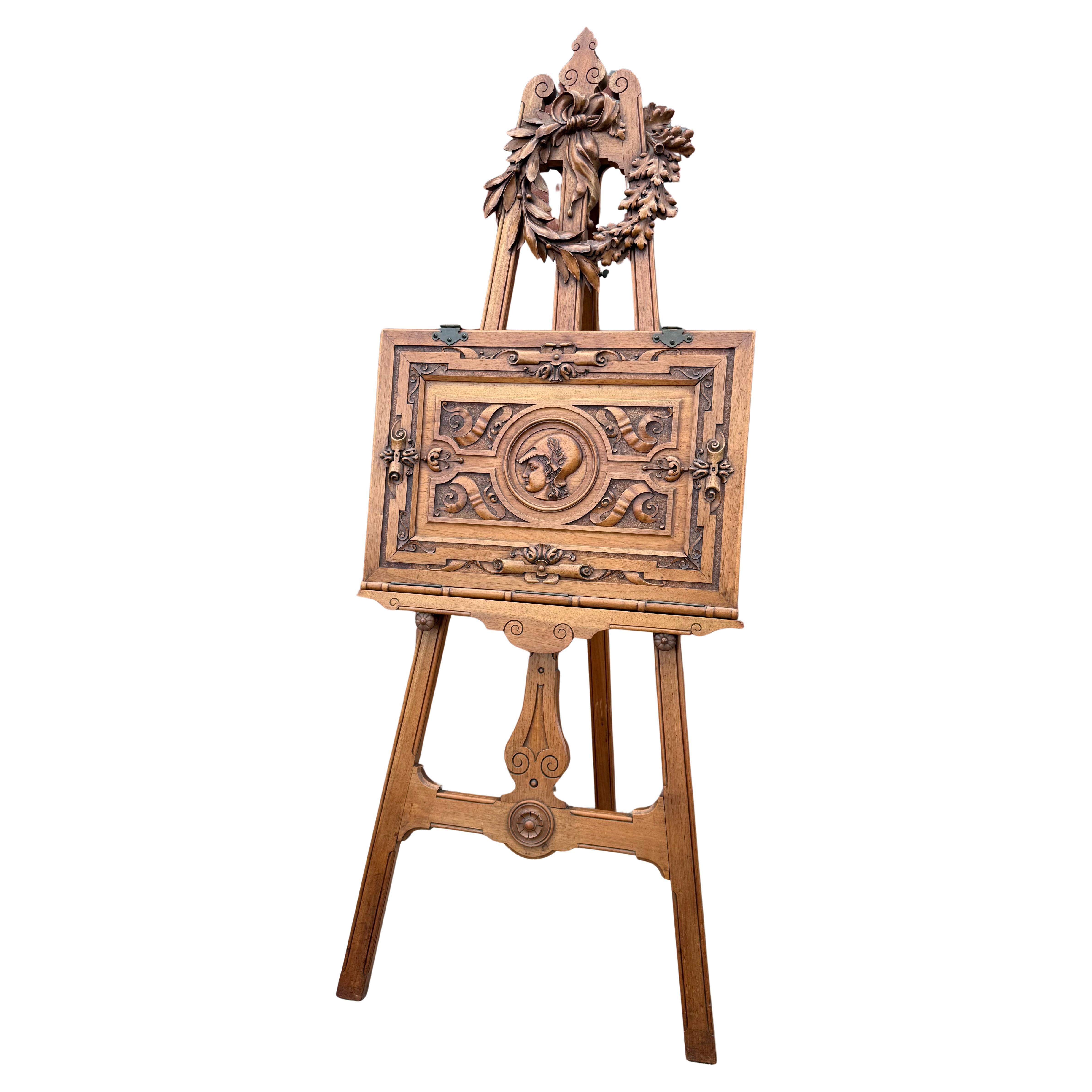 Magnifique chevalet ancien de studio ou de galerie / présentoir à dessin avec couronne en vente