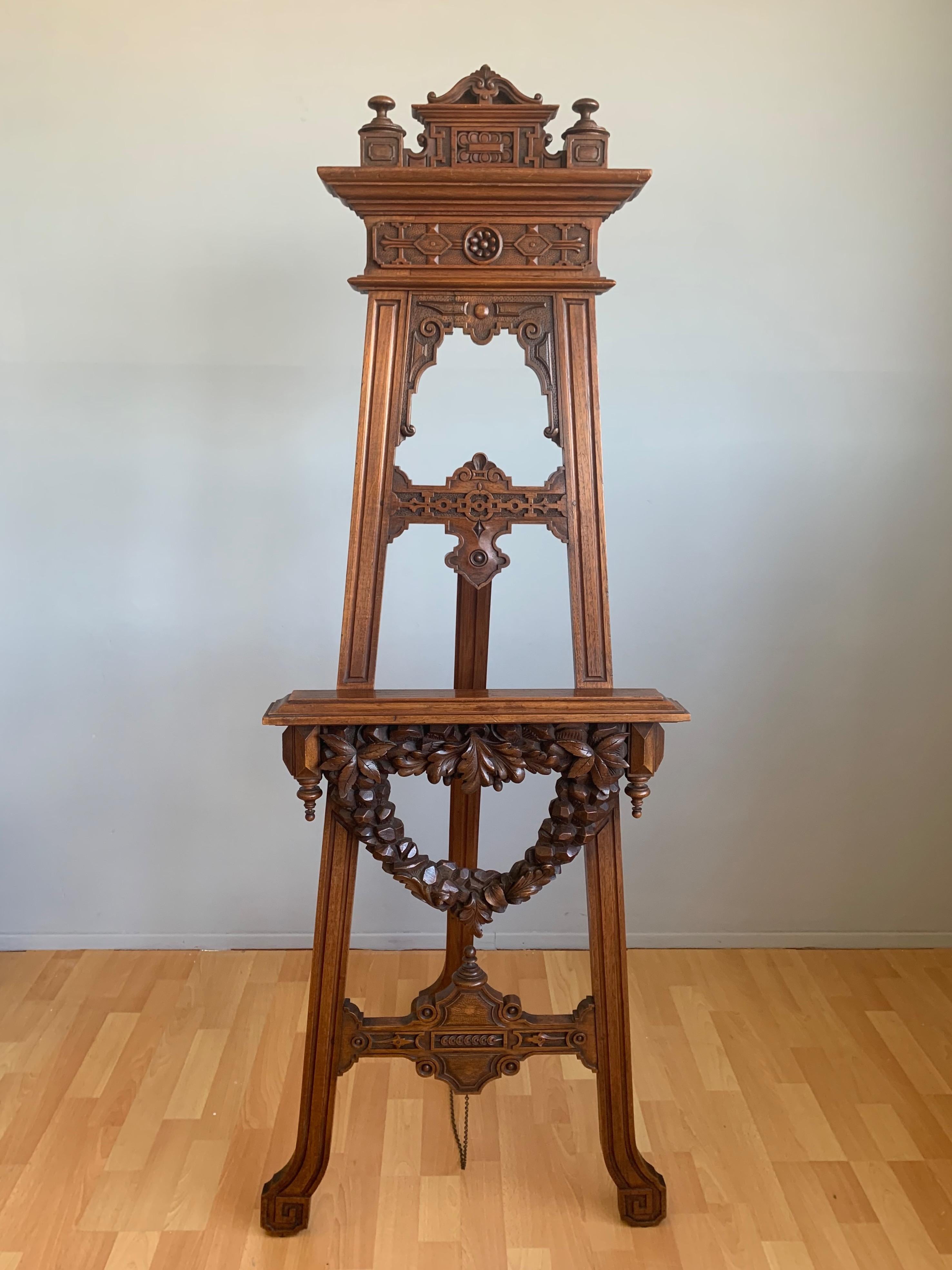 Beautiful design and excellent condition painting stand with hand carved wreath. 

This highly stylish, late 19th century studio easel has it all. 
1. The great design with its top quality sculptural details is both rare and aesthetically very