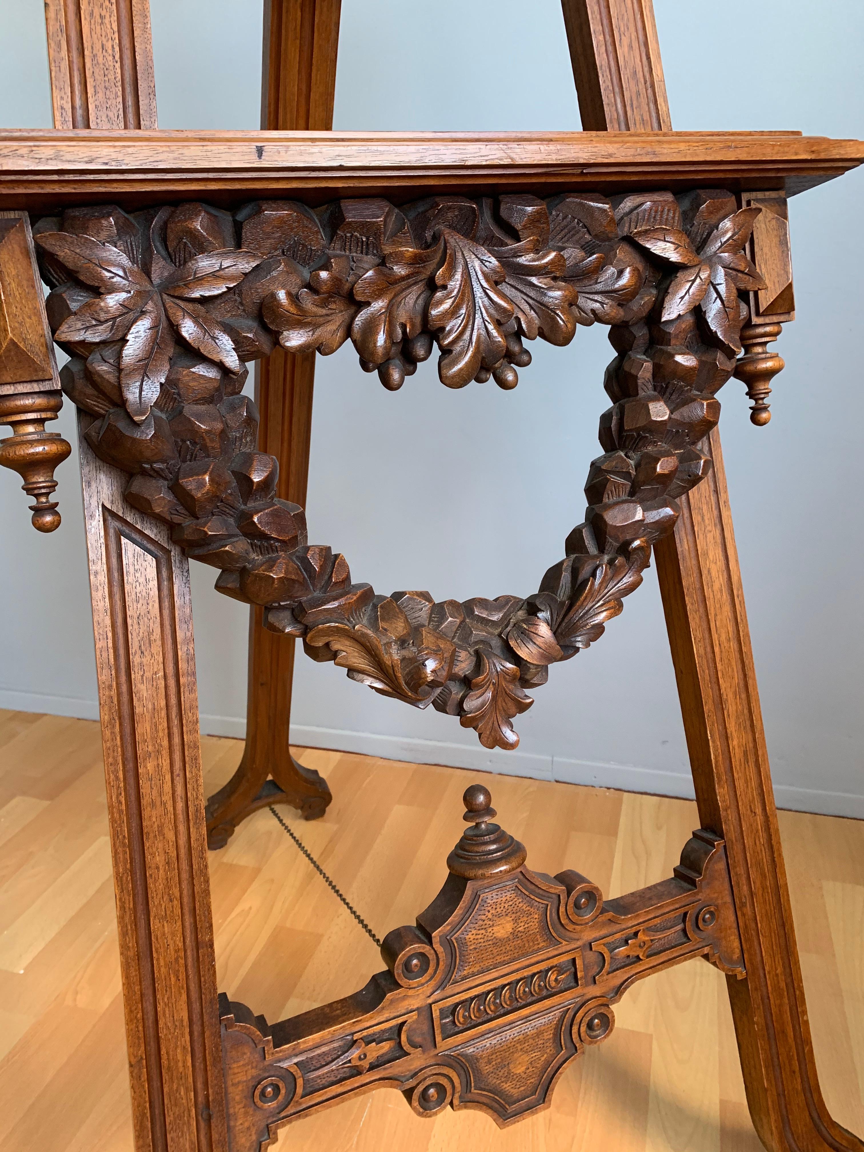 Outstanding Antique Studio or Gallery Easel / Painting Display Stand with Wreath In Good Condition In Lisse, NL