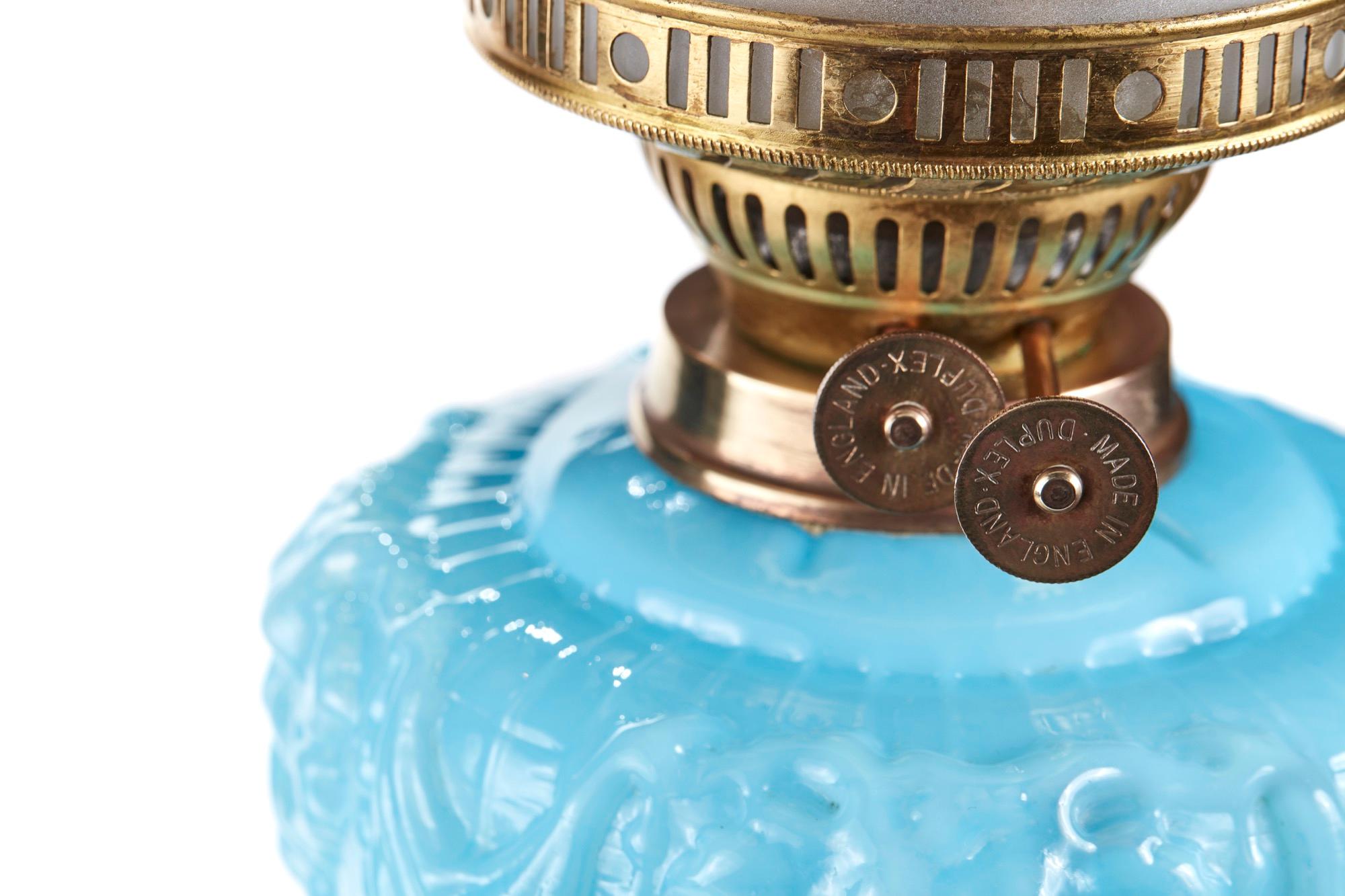 European Outstanding Antique Victorian Brass Corinthian Column Oil Lamp For Sale