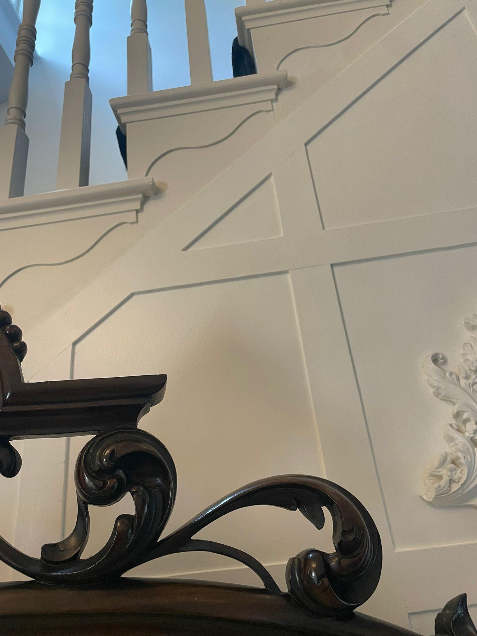 Extraordinaria Credenza / Aparador Victoriano Antiguo de nogal con respaldo de espejo 4