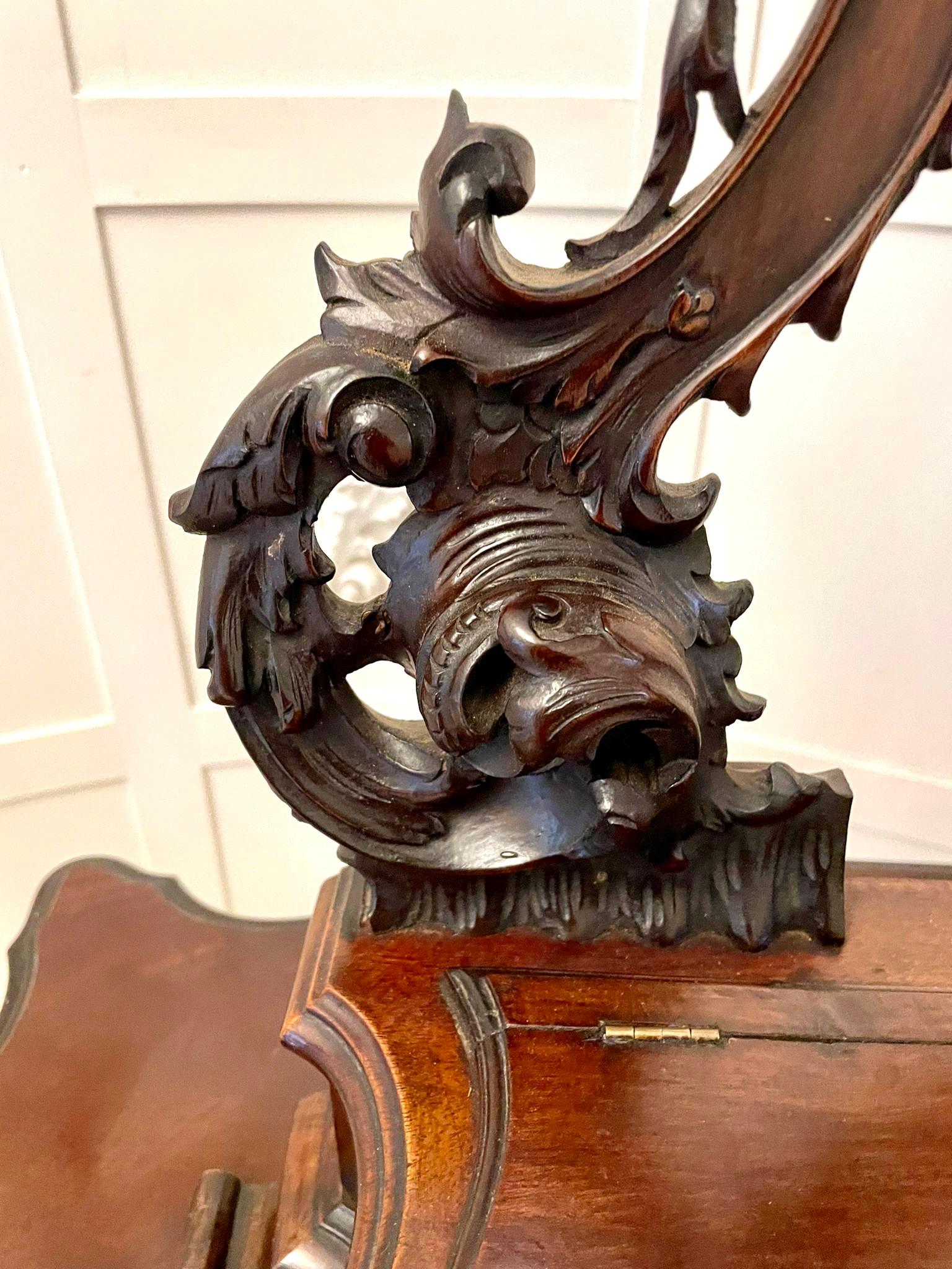 Remarquable commode de style victorien ancien en acajou sculpté sur pied Bon état à Suffolk, GB