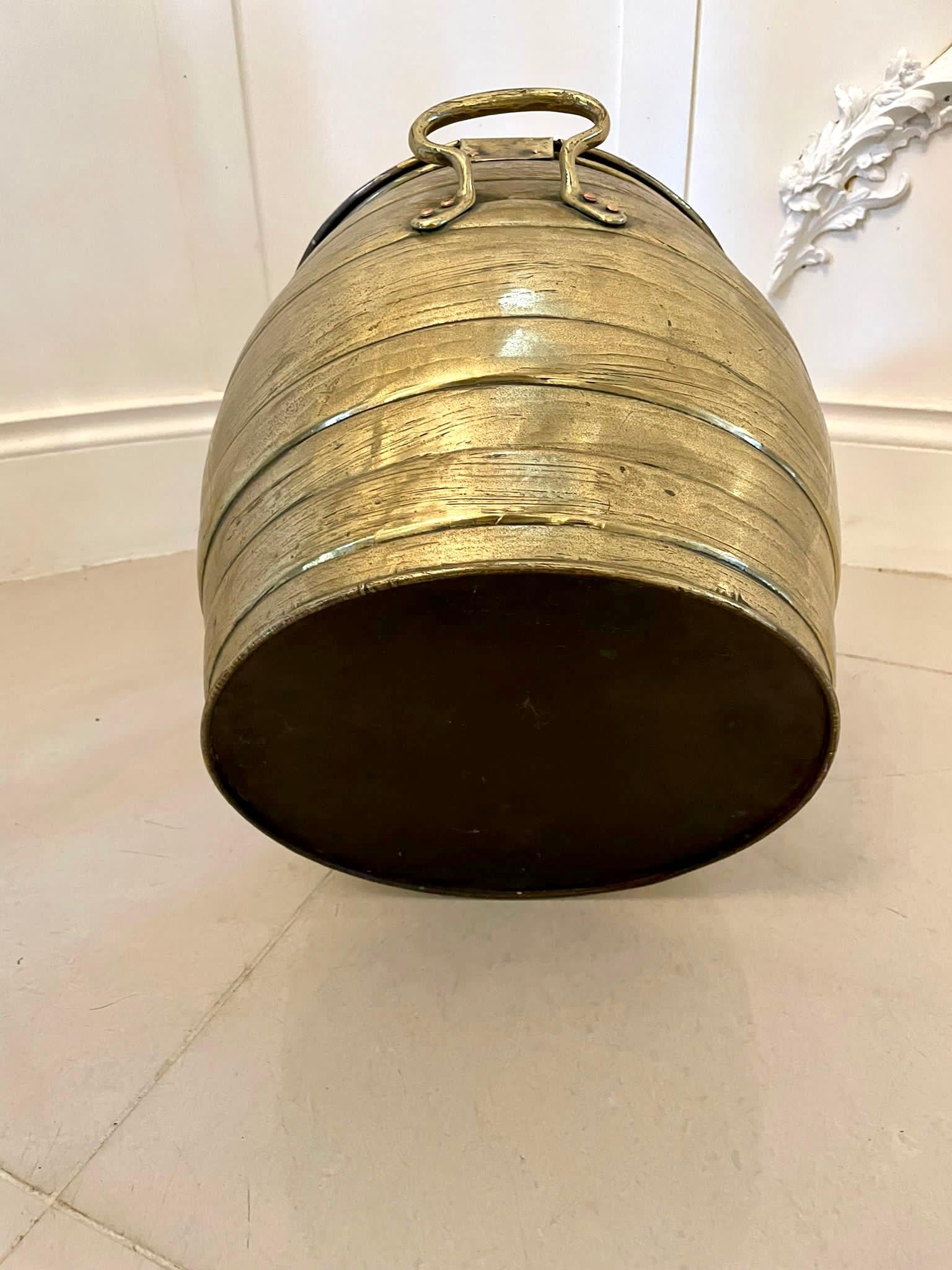 Outstanding Antique Victorian Ornate Brass Coal Bucket In Good Condition In Suffolk, GB