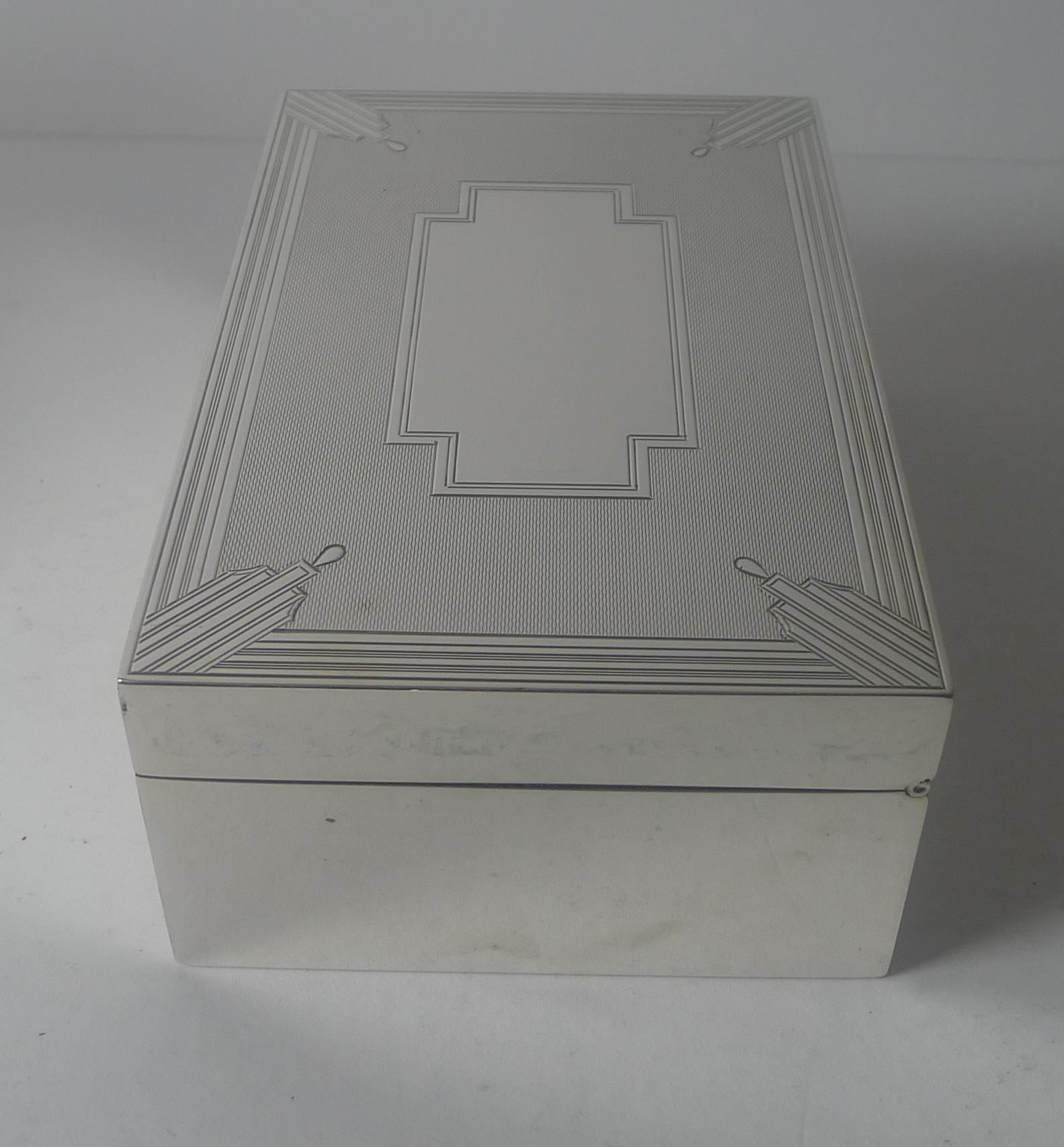 Outstanding Art Deco Silver Cigarette / Table Box - 1934 In Good Condition In Bath, GB