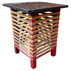 Hervorragender Art-Déco-Tisch aus Korbweide von Donald Deskey /Ypsilanti Reed, dekoriert