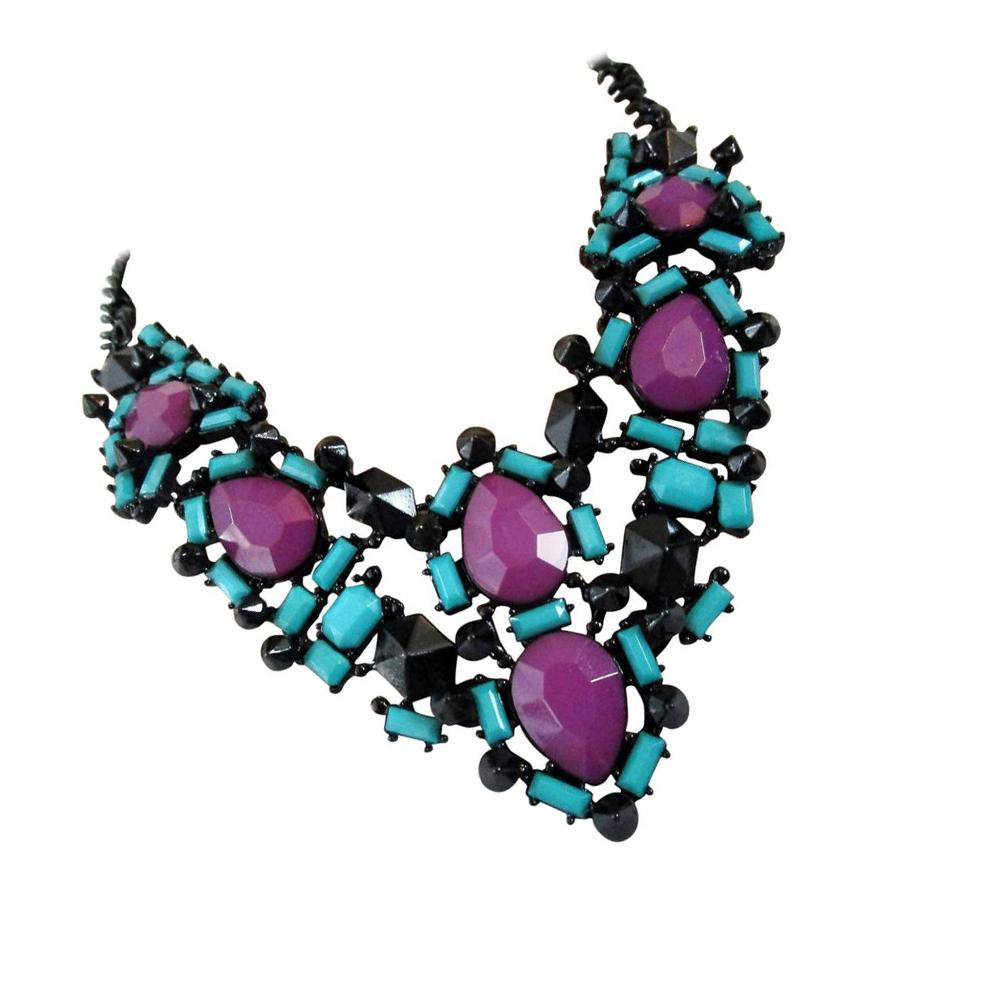Remarquable collier de fausses pierres précieuses bleu sarcelle, violet et noir Excellent état - En vente à Montreal, QC