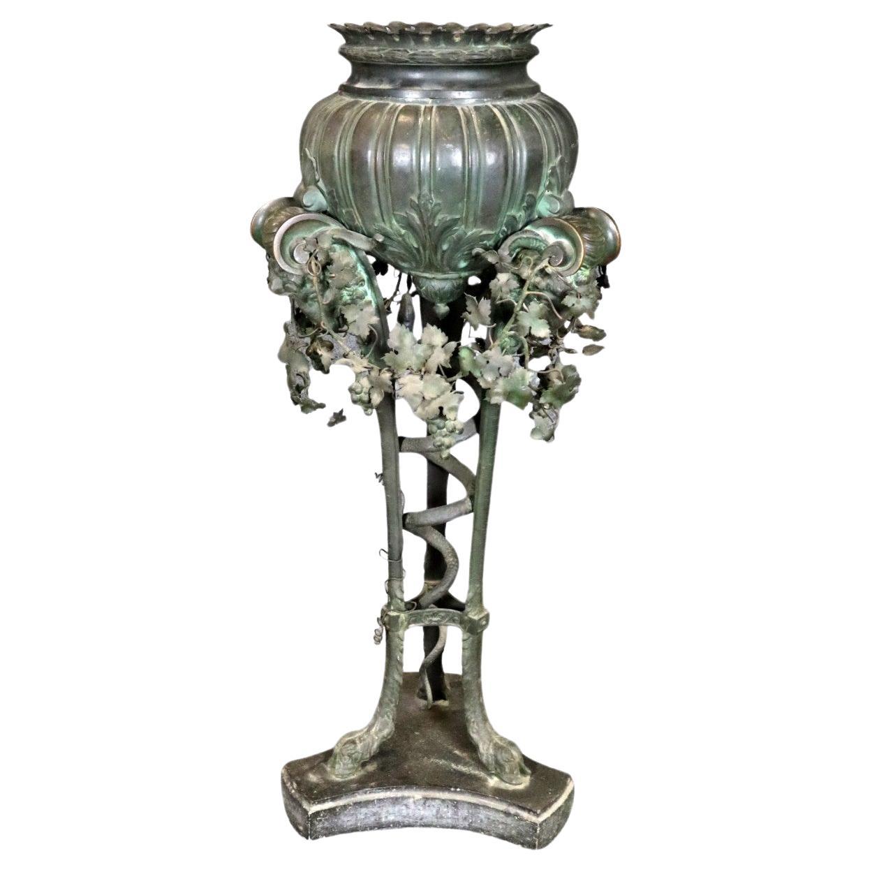 Eccezionale fioriera monumentale in bronzo con coperchio rimovibile