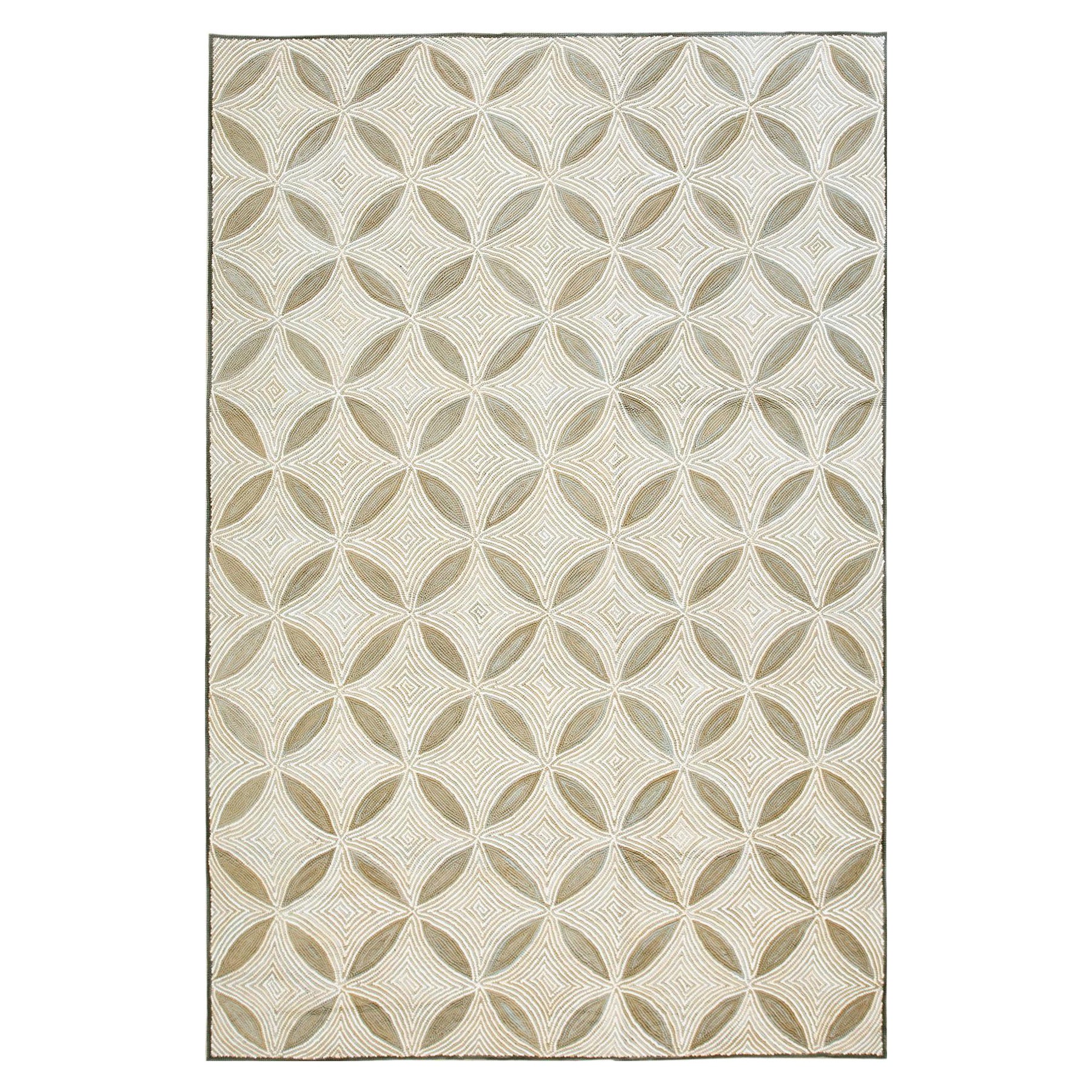 Hervorragender brauner, geometrisch gemusterter, zeitgenössischer amerikanischer Hakenteppich