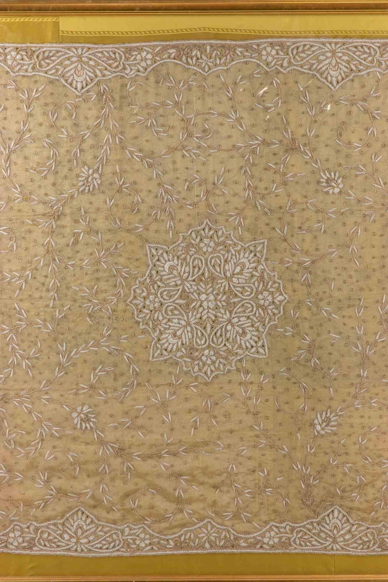 Hervorragende Spitze aus Burano (Venedig), hergestellt im 18. Jahrhundert.

Ausgezeichneter Zustand, unter Glas gerahmt cm. 112x112.