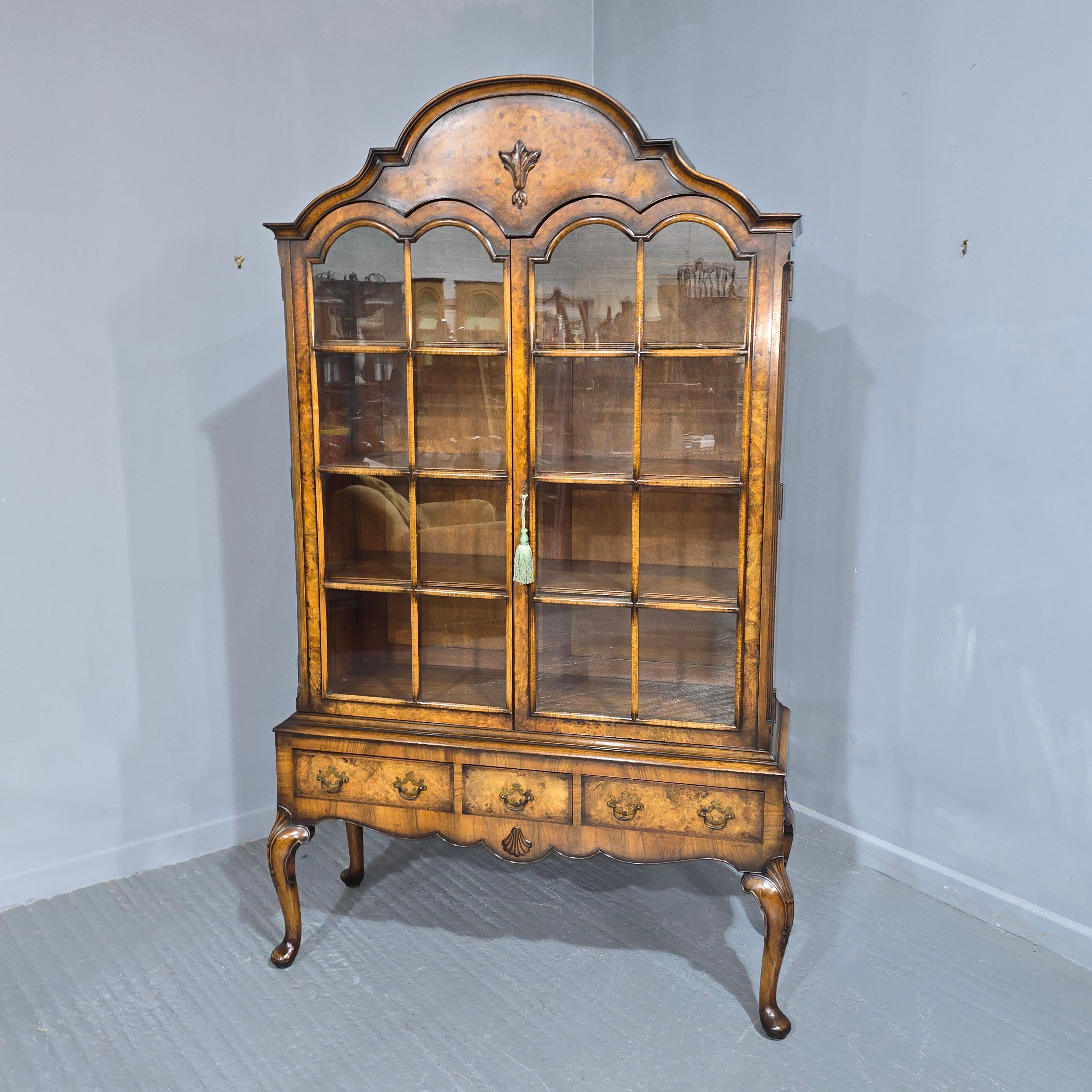 A top class Queen Anne style burr walnut bookcase with three adjustable shelves, standing on a seperate three drawer base, with brass handles, end grain moulding and oak carcas., excellent colour and condition, splits into two.

7ft high
50.5