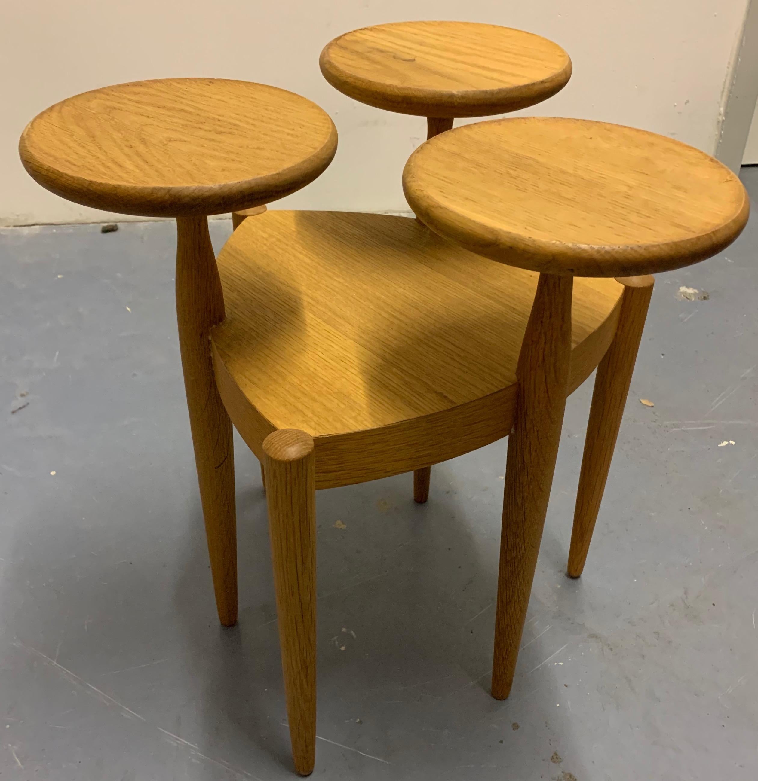Outstanding Cabinetmakers Lounge Chair and Sidetable For Sale 3