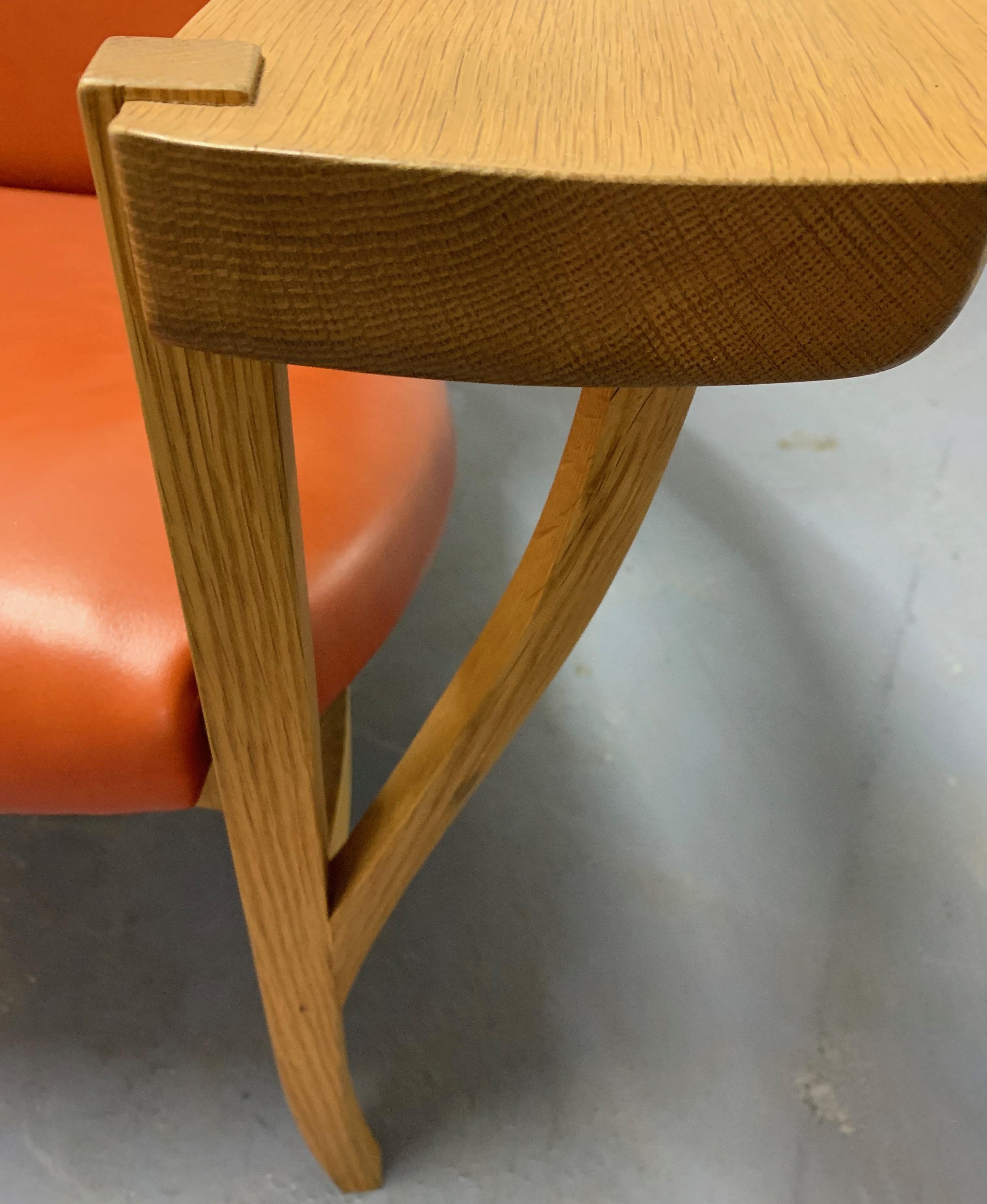 Outstanding Cabinetmakers Lounge Chair and Sidetable In Good Condition For Sale In Munich, DE