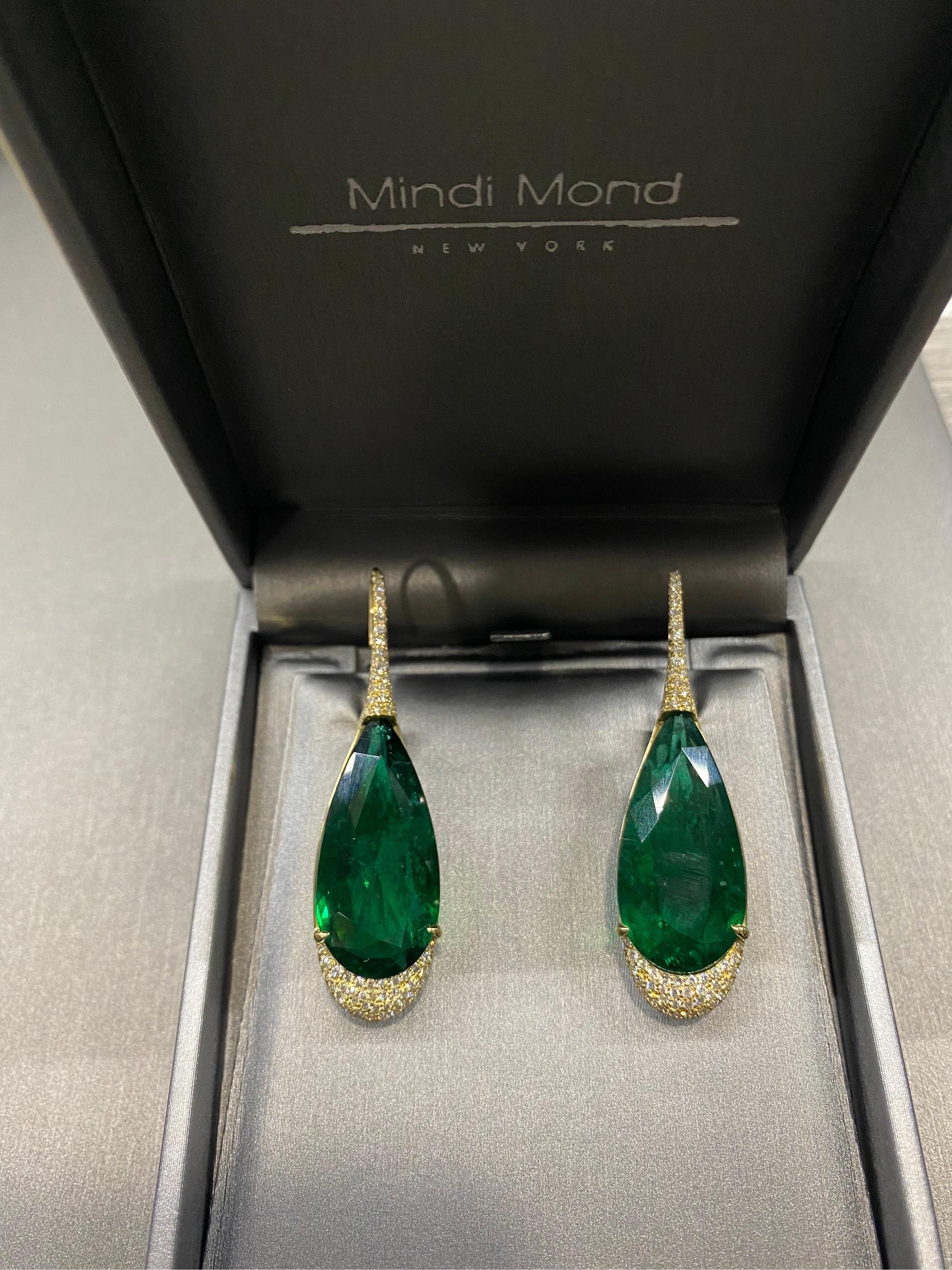 Mindi Mond Boucles d'oreilles en goutte en diamants et émeraudes naturelles de Zambie certifiées 31,29 carats Neuf - En vente à New York, NY