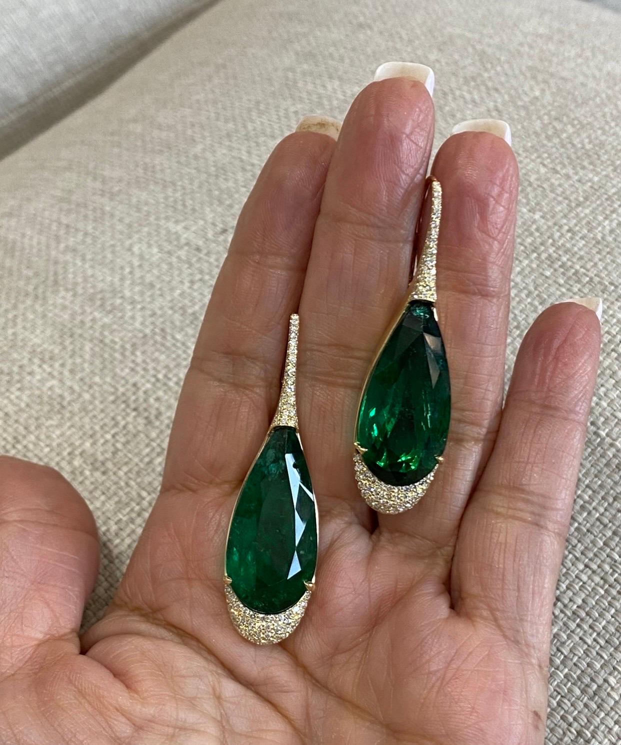 Mindi Mond Certified 31.29 Carat Natural Zambian Emerald Diamond Drop Earrings For Sale 2