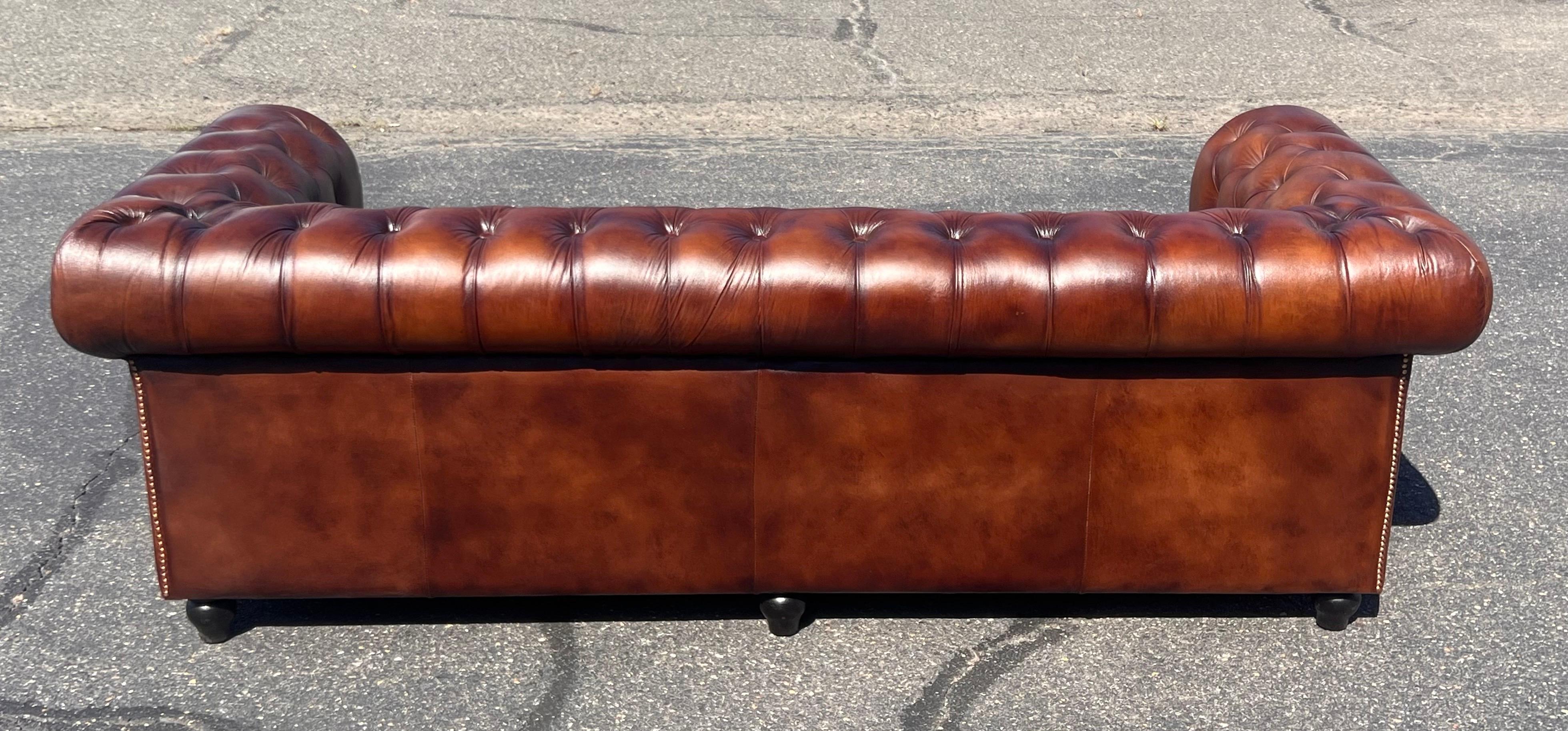 Outstanding Cigar Lounge Style English-Made Tufted Bench Chesterfield Sofa 7ft In Excellent Condition For Sale In Swedesboro, NJ