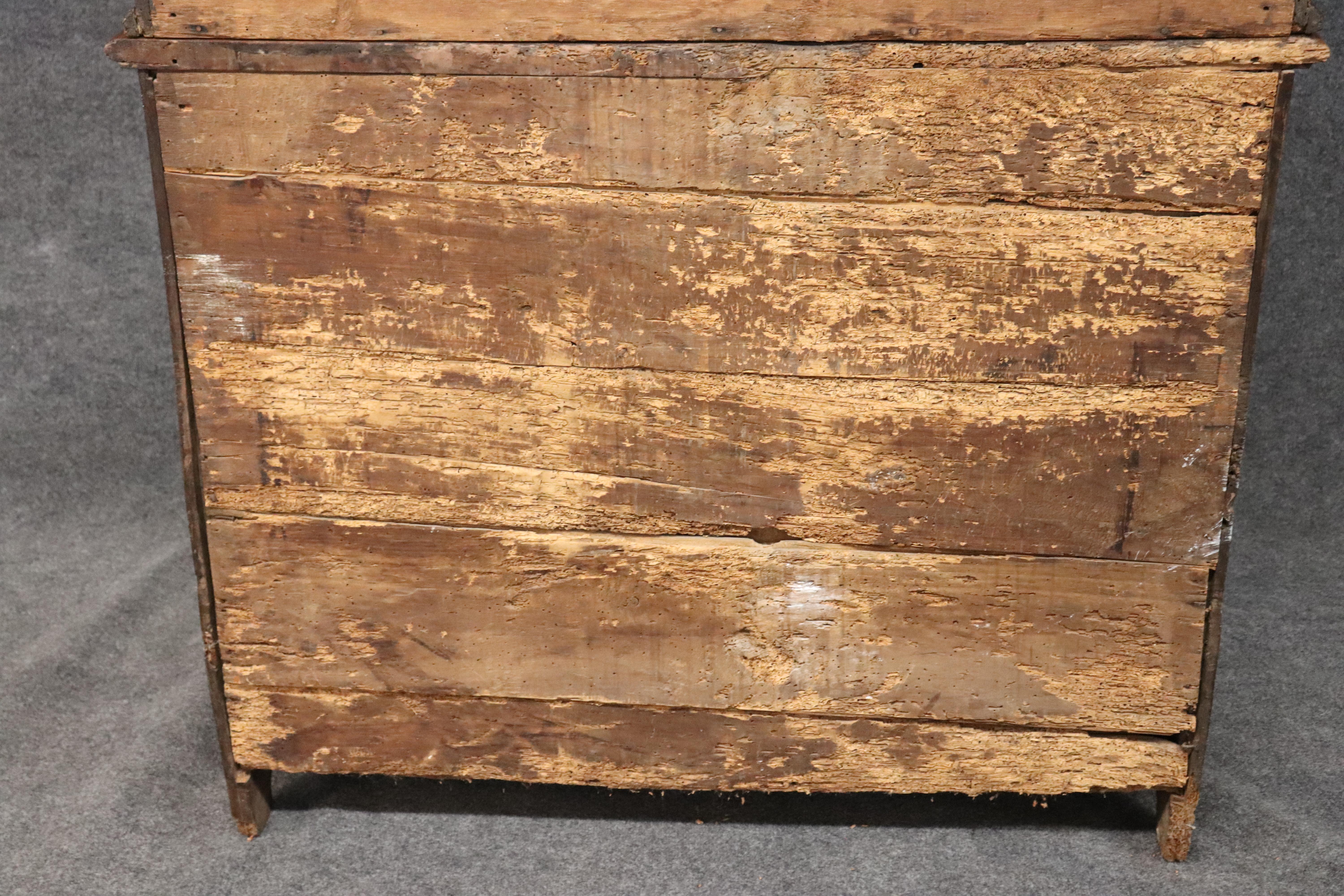 Outstanding Country French Period 1780s era Walnut Secretary Desk with Bookcase For Sale 12