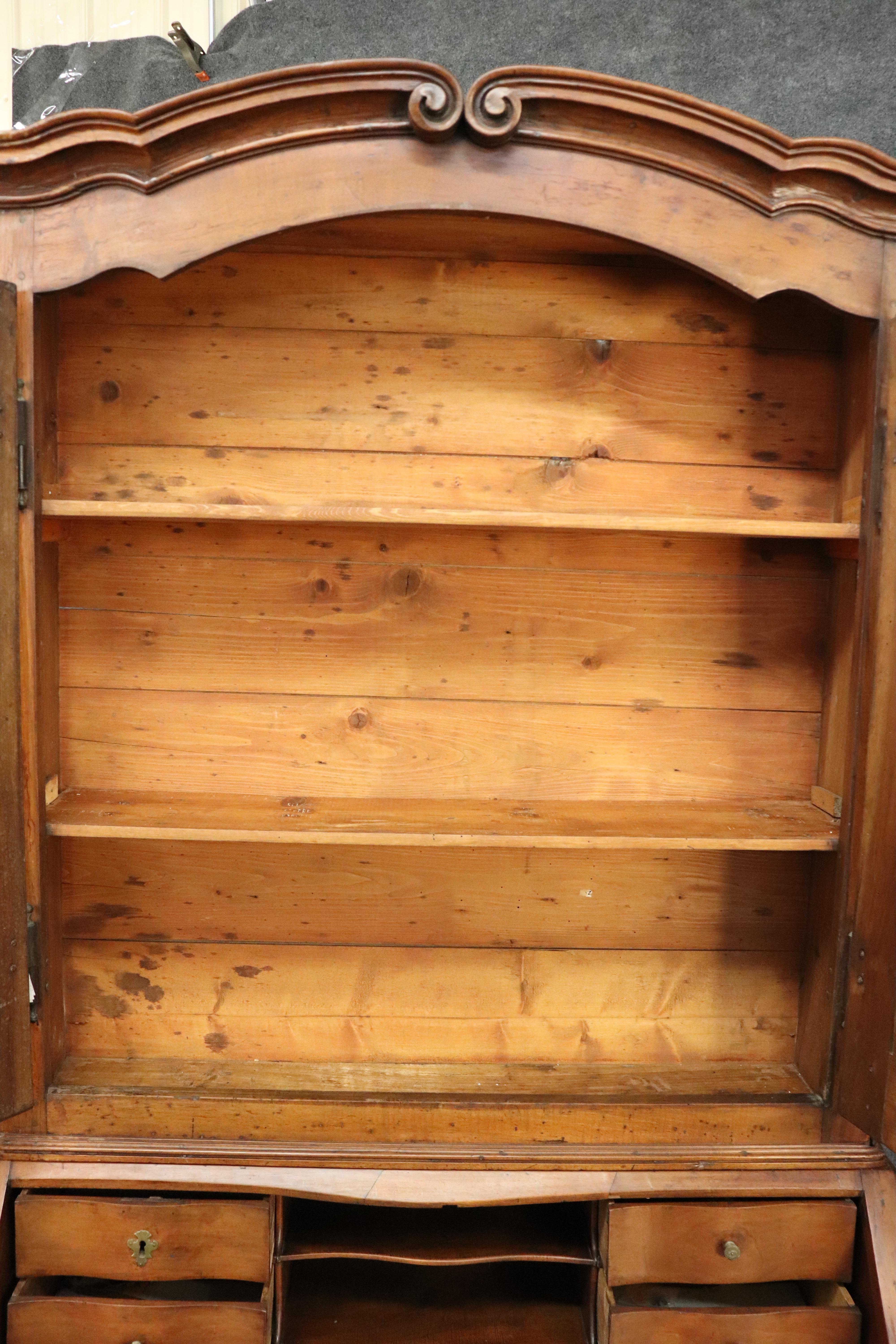 Outstanding Country French Period 1780s era Walnut Secretary Desk with Bookcase For Sale 3