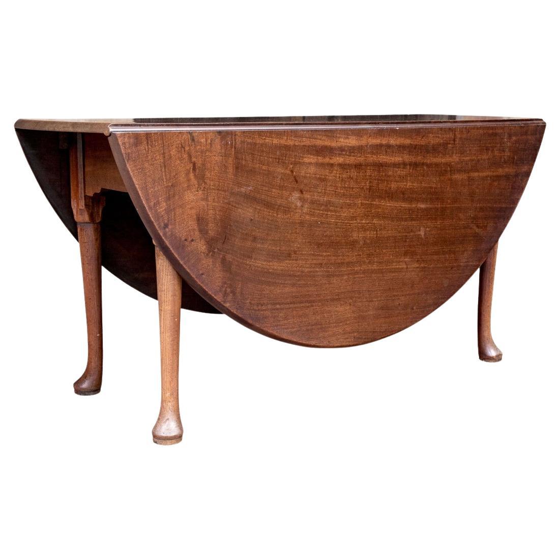Hervorragender Tisch aus massivem Mahagoni des frühen 19. Jahrhunderts mit ausklappbarem Blatt