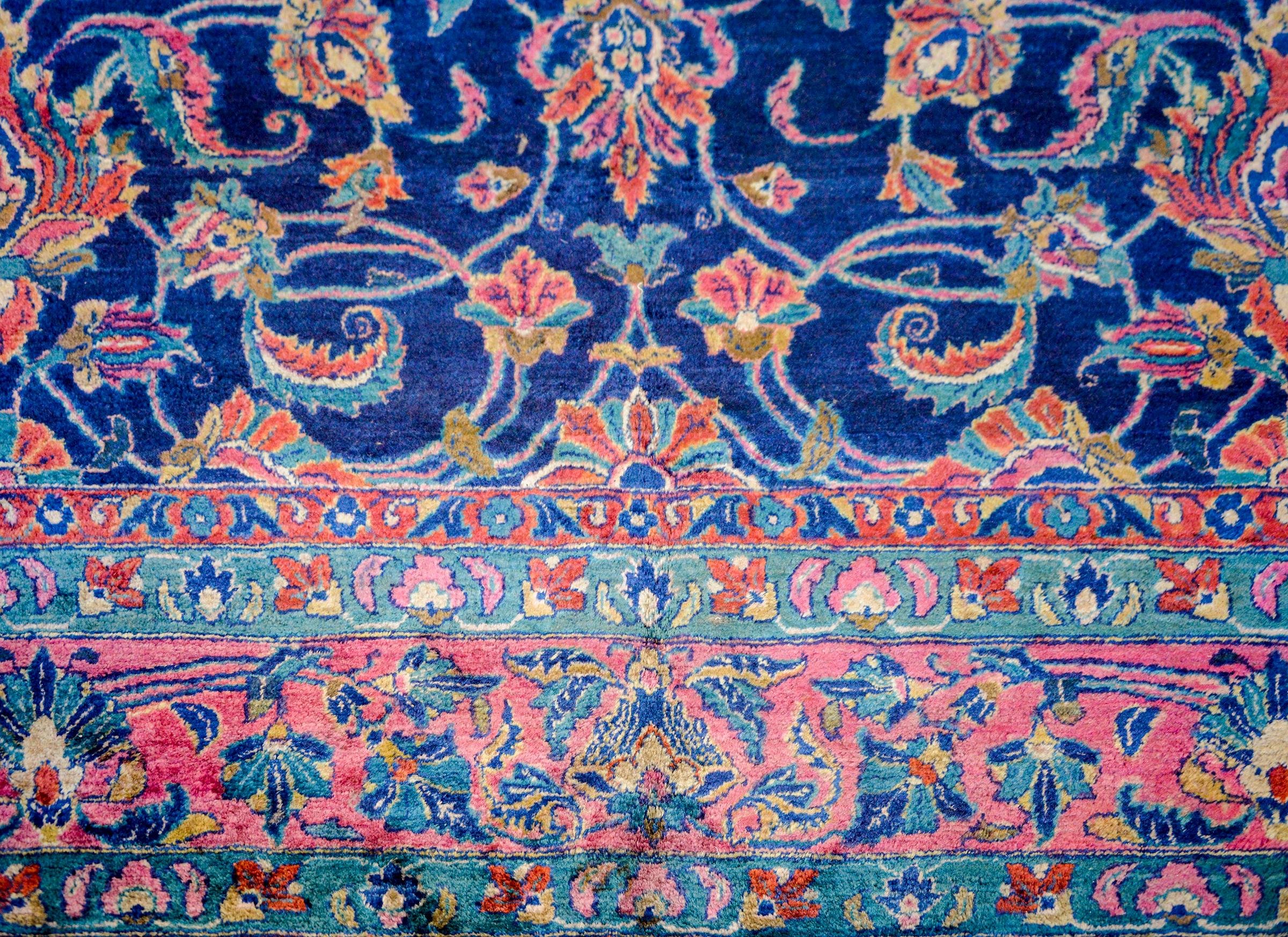 Outstanding Early 20th Century Antique Sarouk Rug In Good Condition For Sale In Chicago, IL