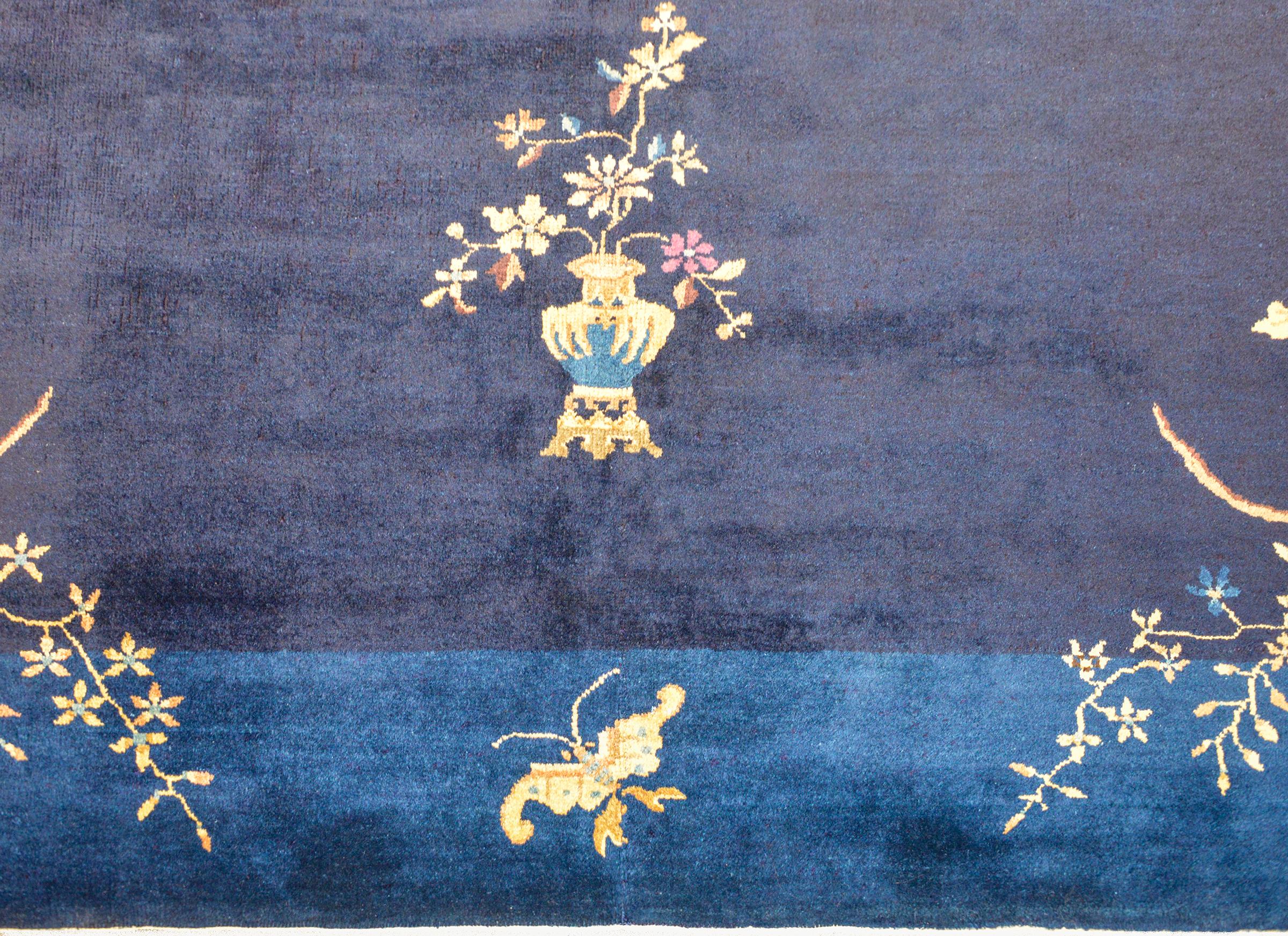 Hervorragender chinesischer Art-Déco-Teppich aus dem frühen 20. Jahrhundert im Zustand „Gut“ im Angebot in Chicago, IL