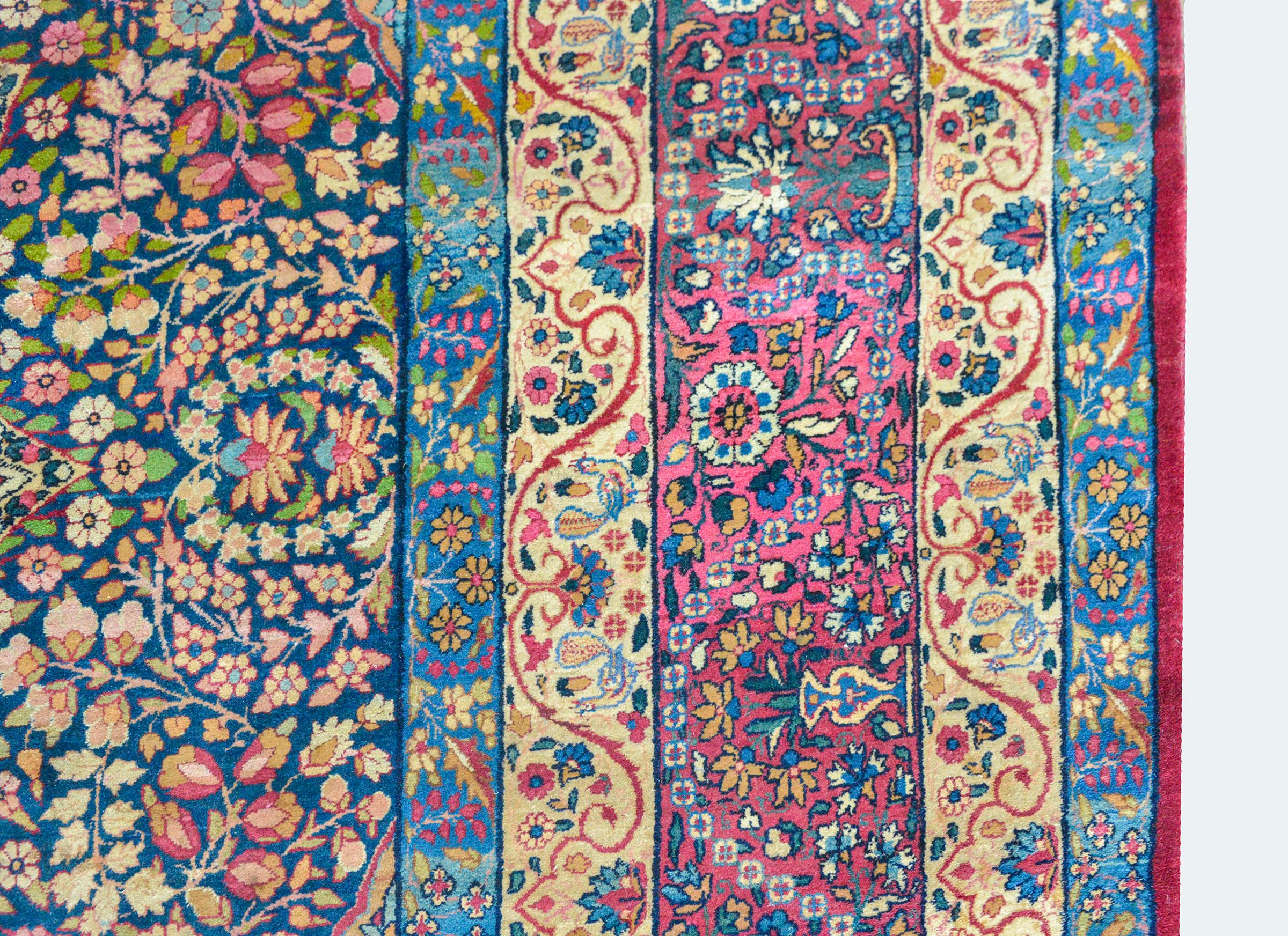 Outstanding Early 20th Century Lavar Kirman Rug In Good Condition For Sale In Chicago, IL