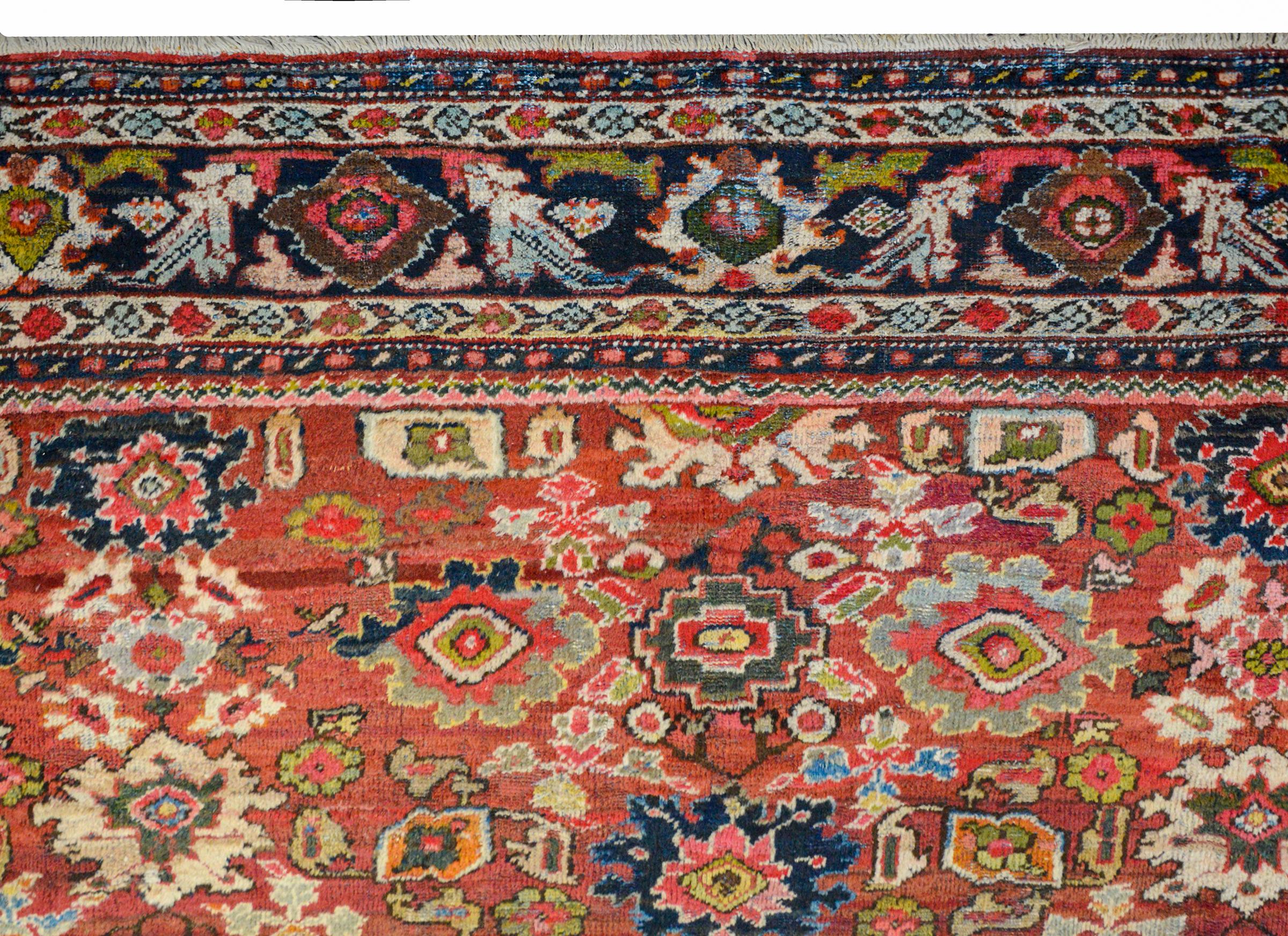 Outstanding Early 20th Century Mahal Rug In Good Condition For Sale In Chicago, IL
