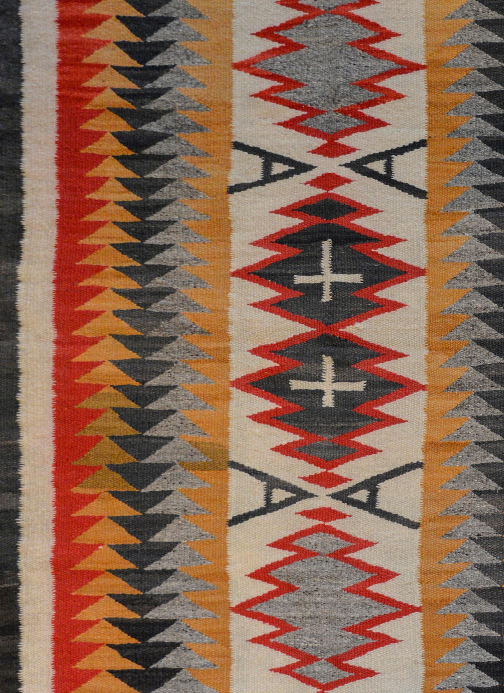 Outstanding Early 20th Century Navajo Rug In Good Condition In Chicago, IL