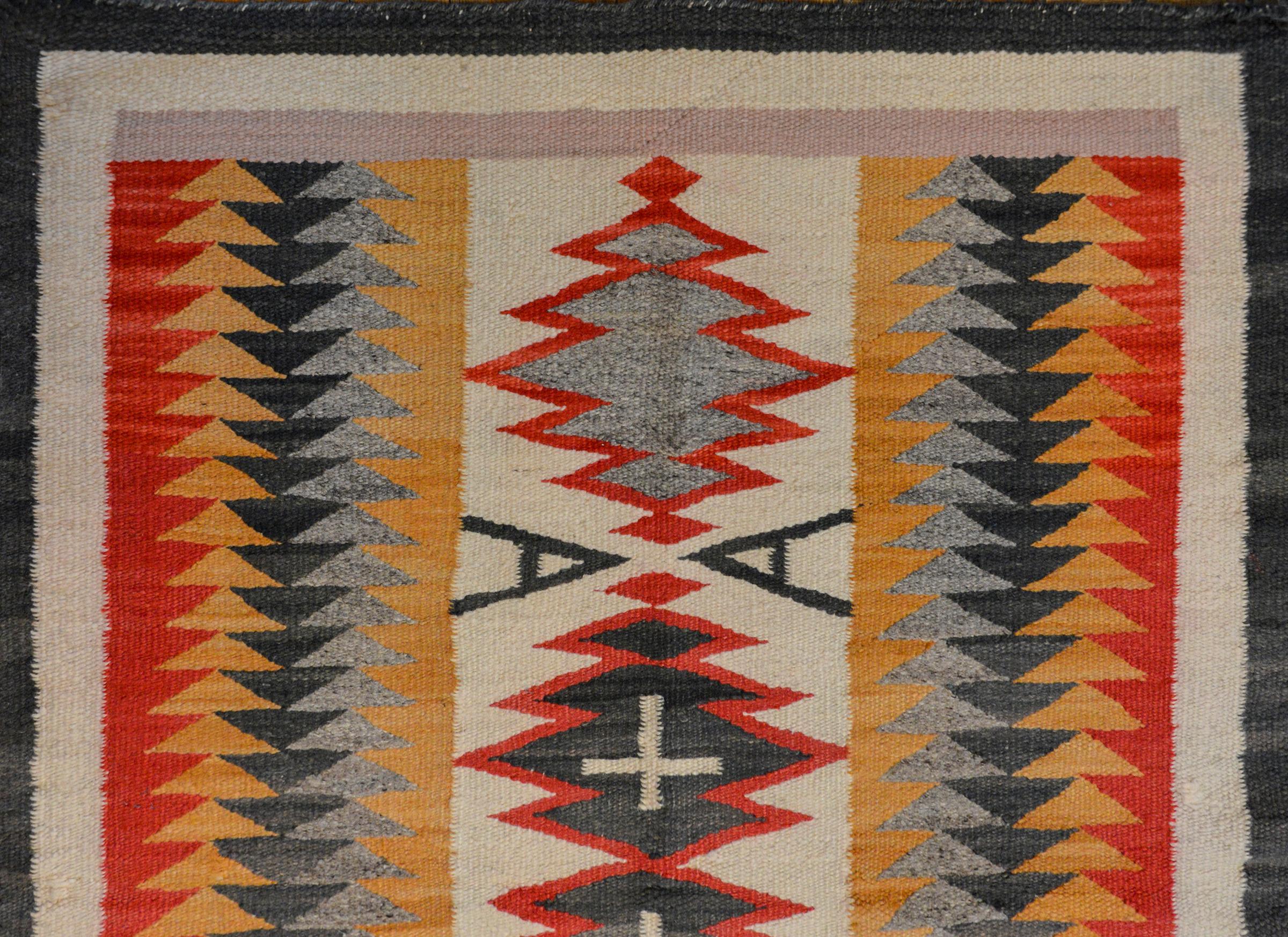 Mid-20th Century Outstanding Early 20th Century Navajo Rug