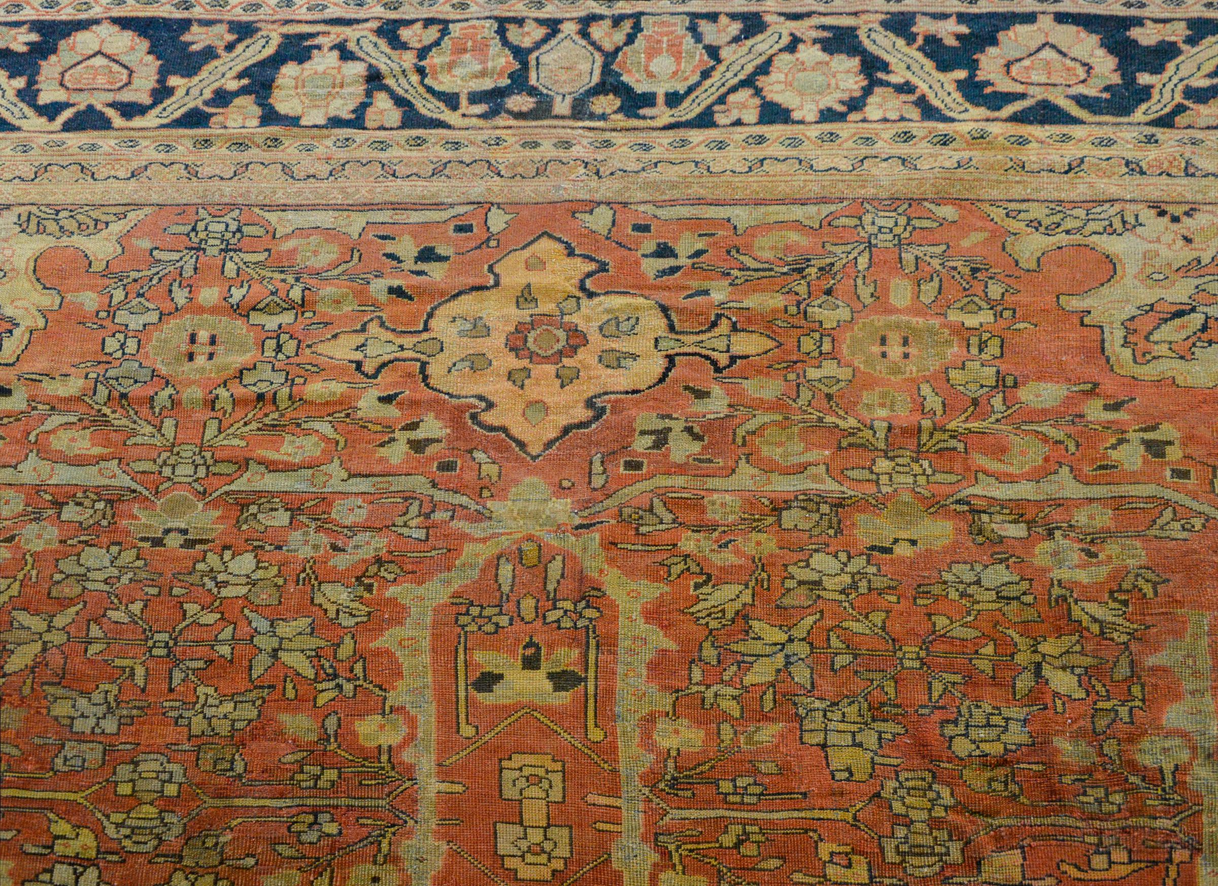 Outstanding Early 20th Century Palatial Sultanabad Rug In Good Condition For Sale In Chicago, IL