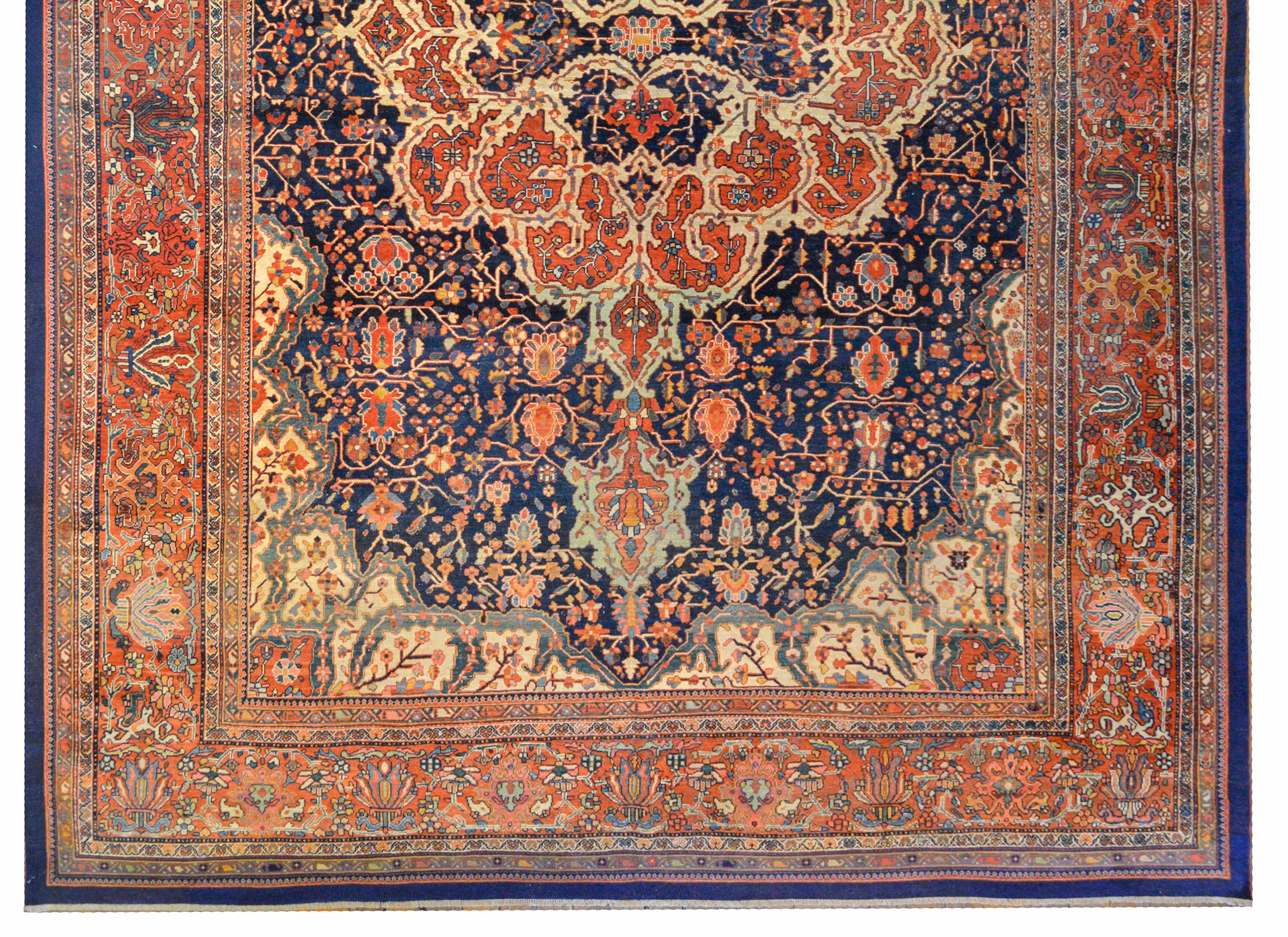 Outstanding Early 20th Century Sarouk Farahan Rug In Good Condition For Sale In Chicago, IL