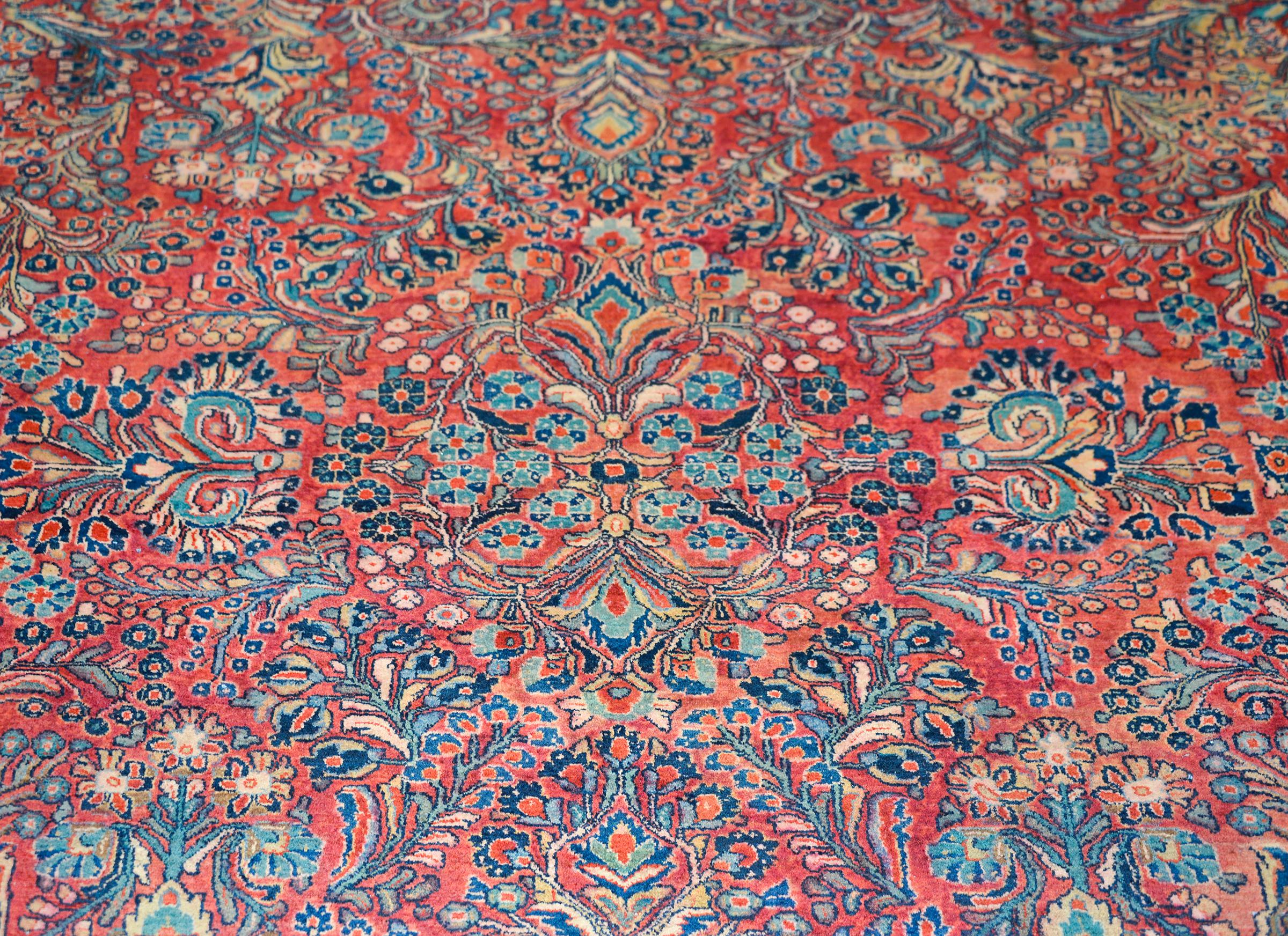 Mid-20th Century Outstanding Early 20th Century Sarouk Rug For Sale