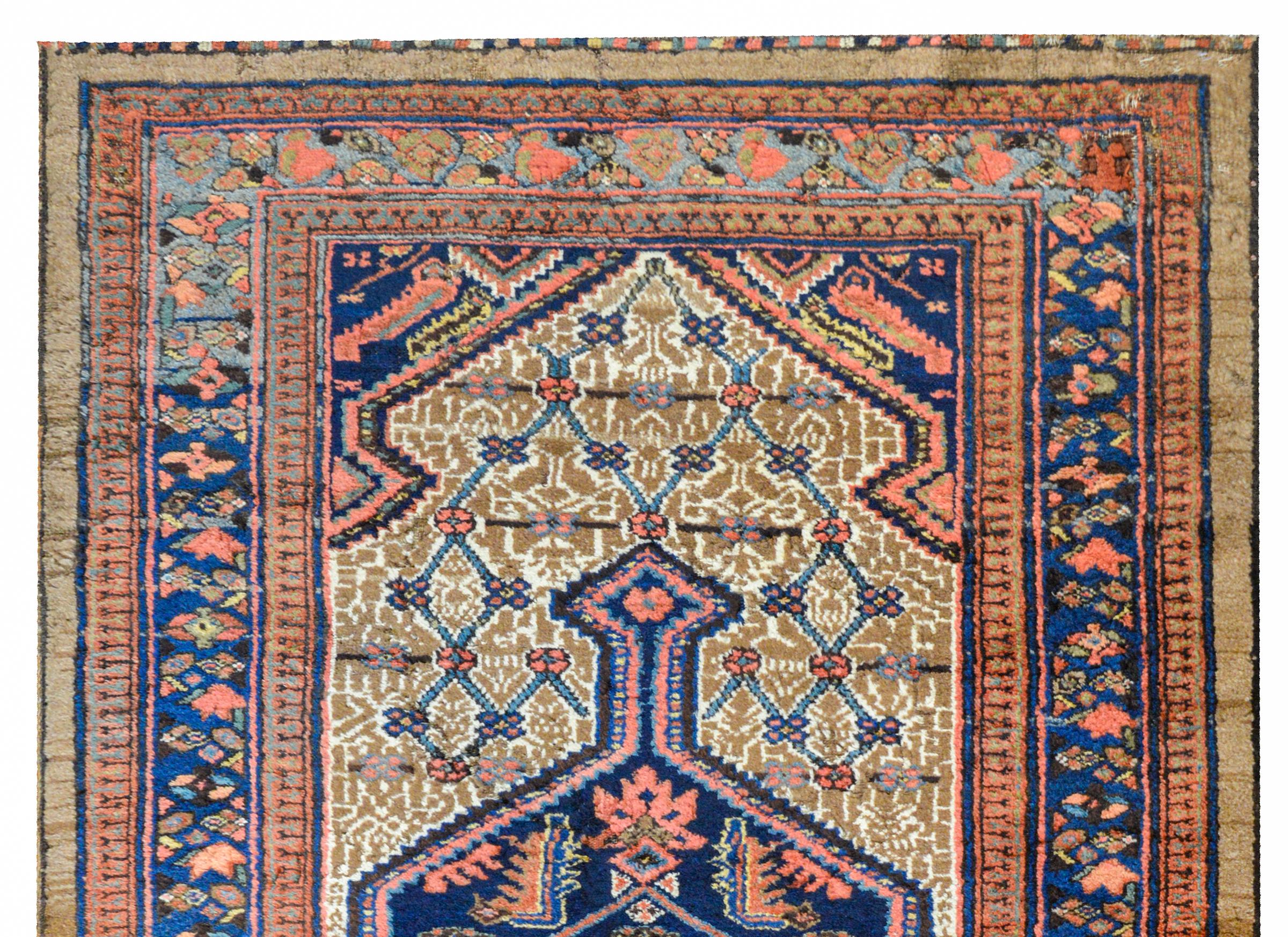Outstanding Early 20th Century Serab Rug In Good Condition For Sale In Chicago, IL