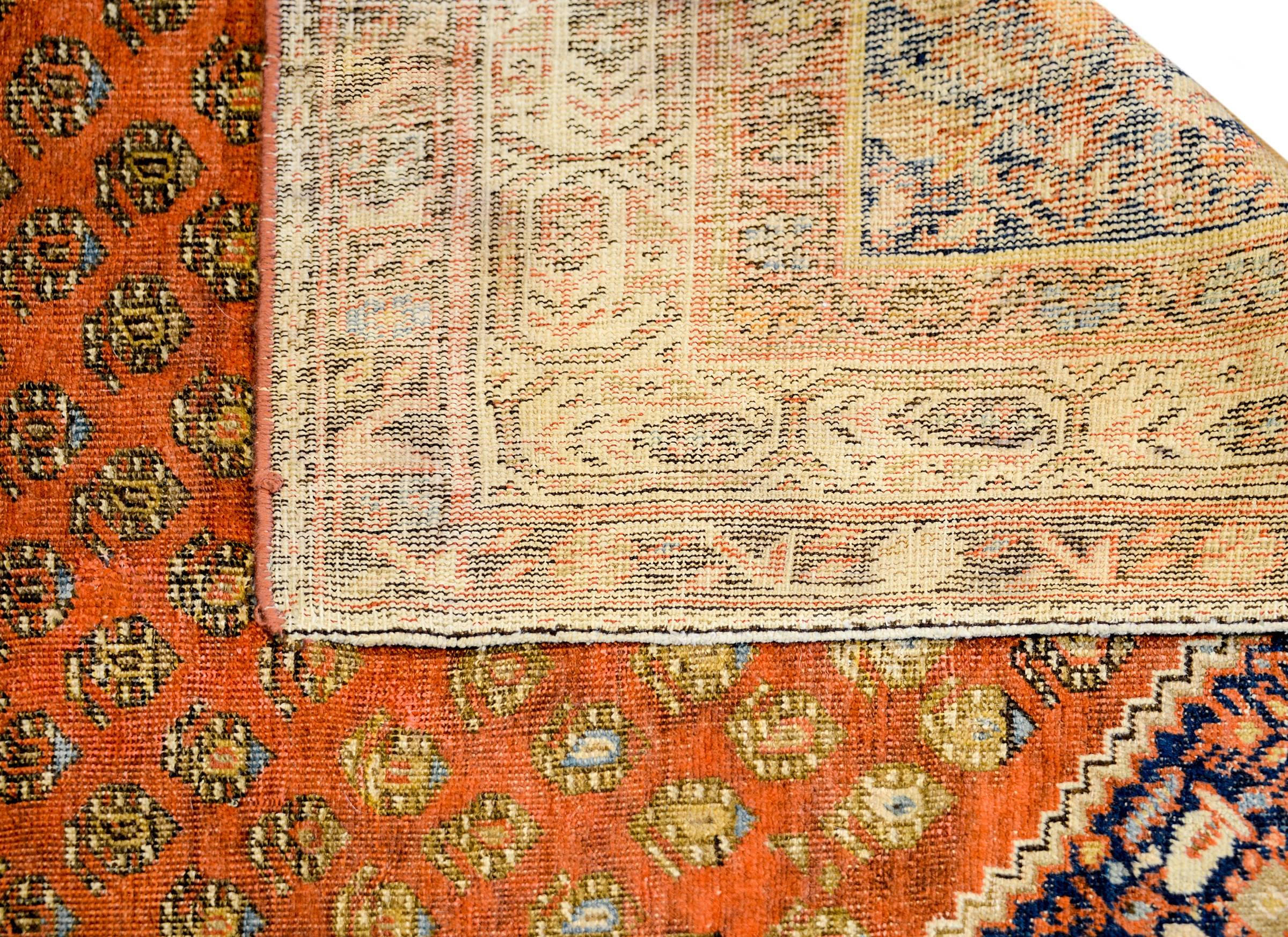 Outstanding Early 20th Century Seraband Rug In Good Condition In Chicago, IL