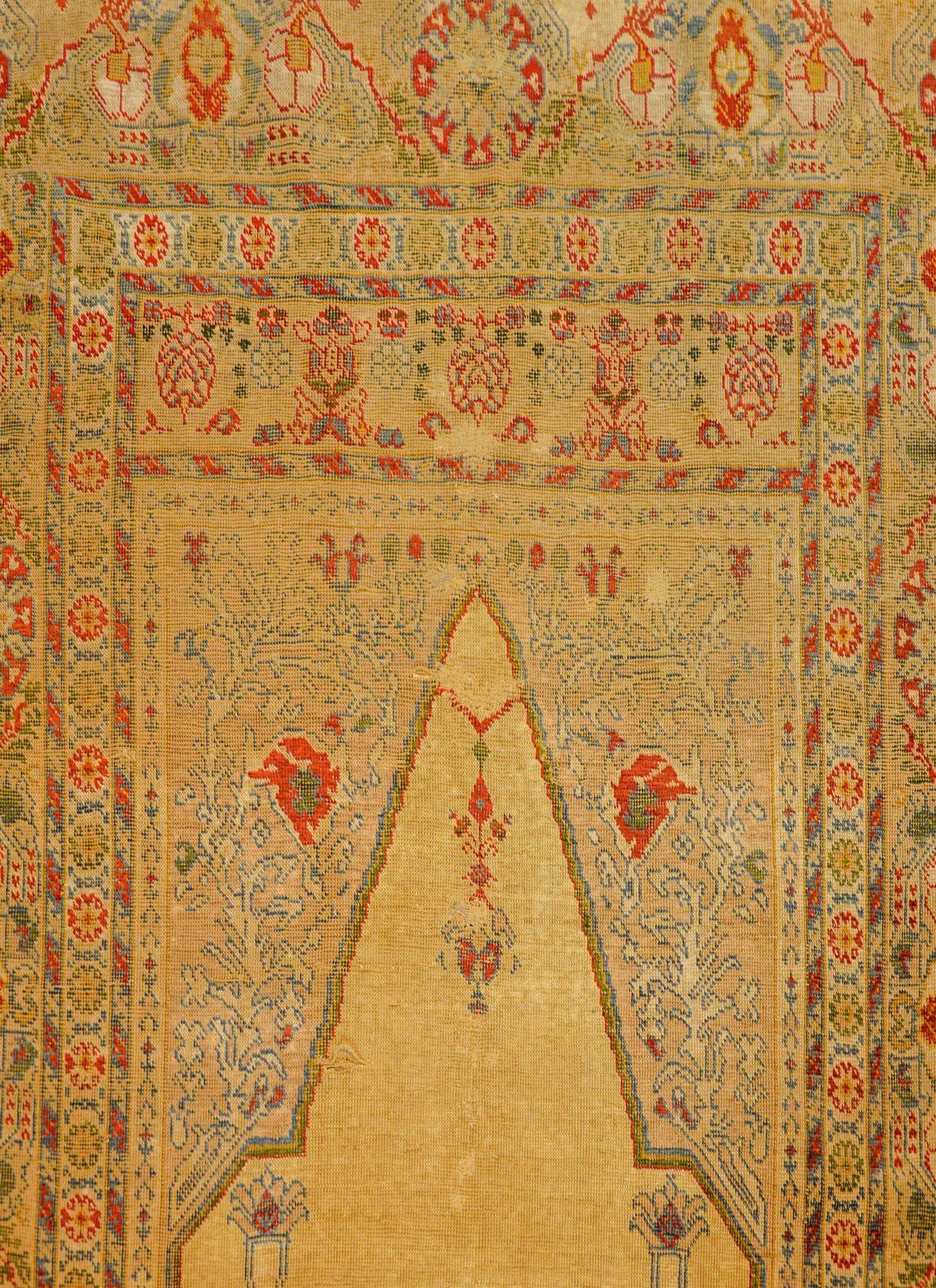 Exceptionnel tapis de prière en soie turc du début du 20e siècle Bon état - En vente à Chicago, IL