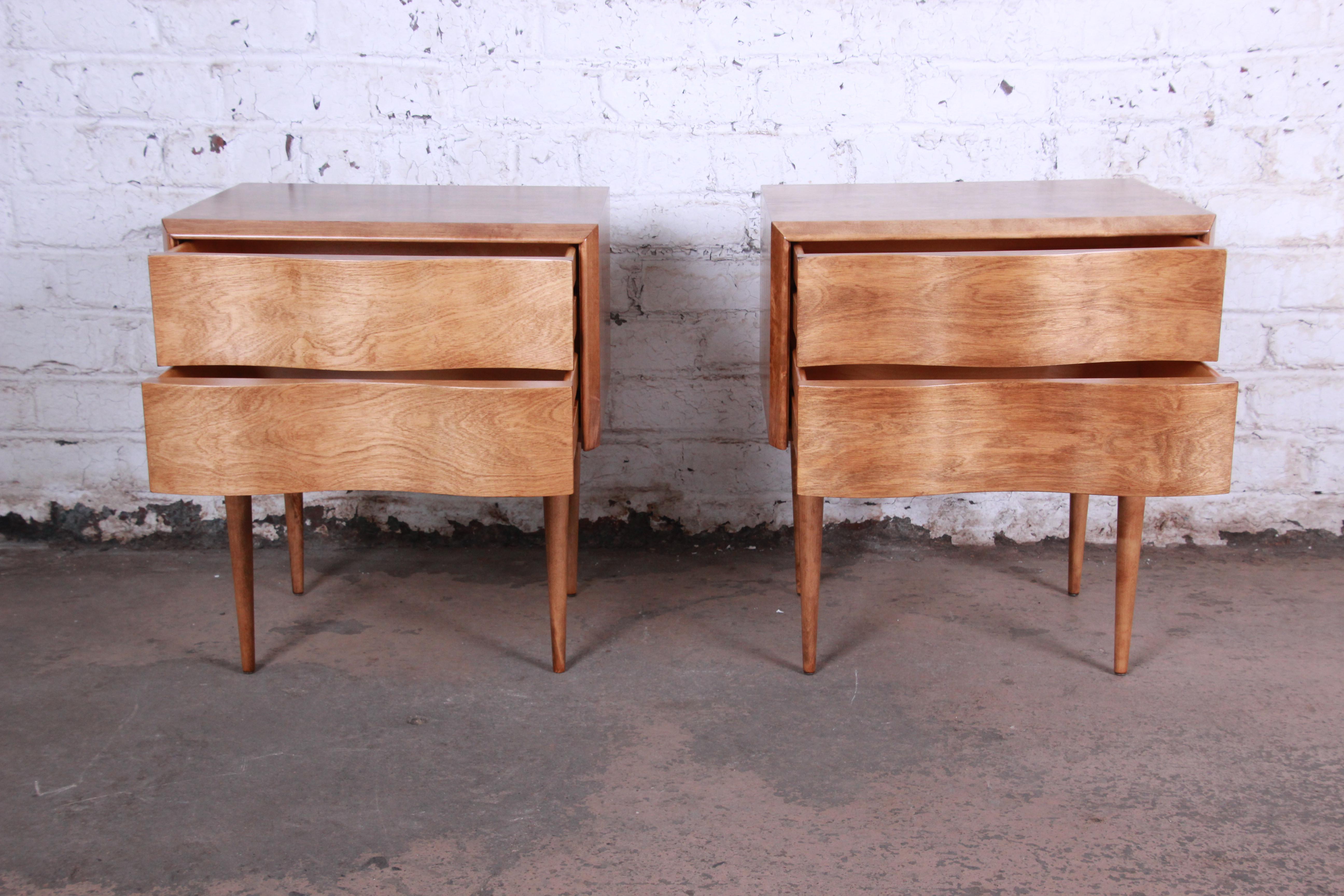 Outstanding Edmond Spence Wave Front Nightstands, Pair In Good Condition In South Bend, IN