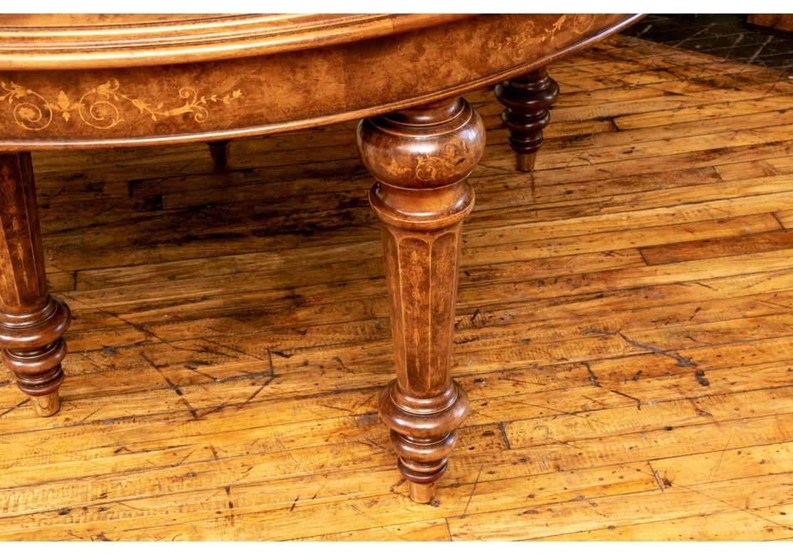 Magnifique table de salle à manger ancienne en marqueterie de bois incrusté en vente 2