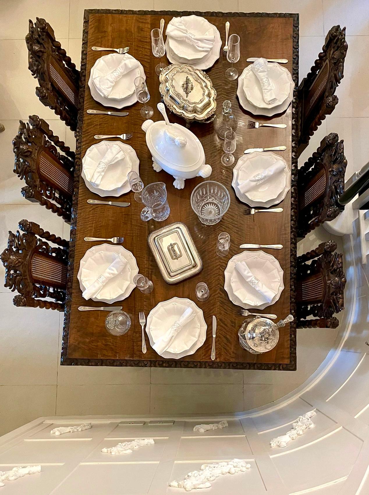 Outstanding Exhibition Quality Antique Italian Profusely Carved Dining Table In Good Condition In Suffolk, GB