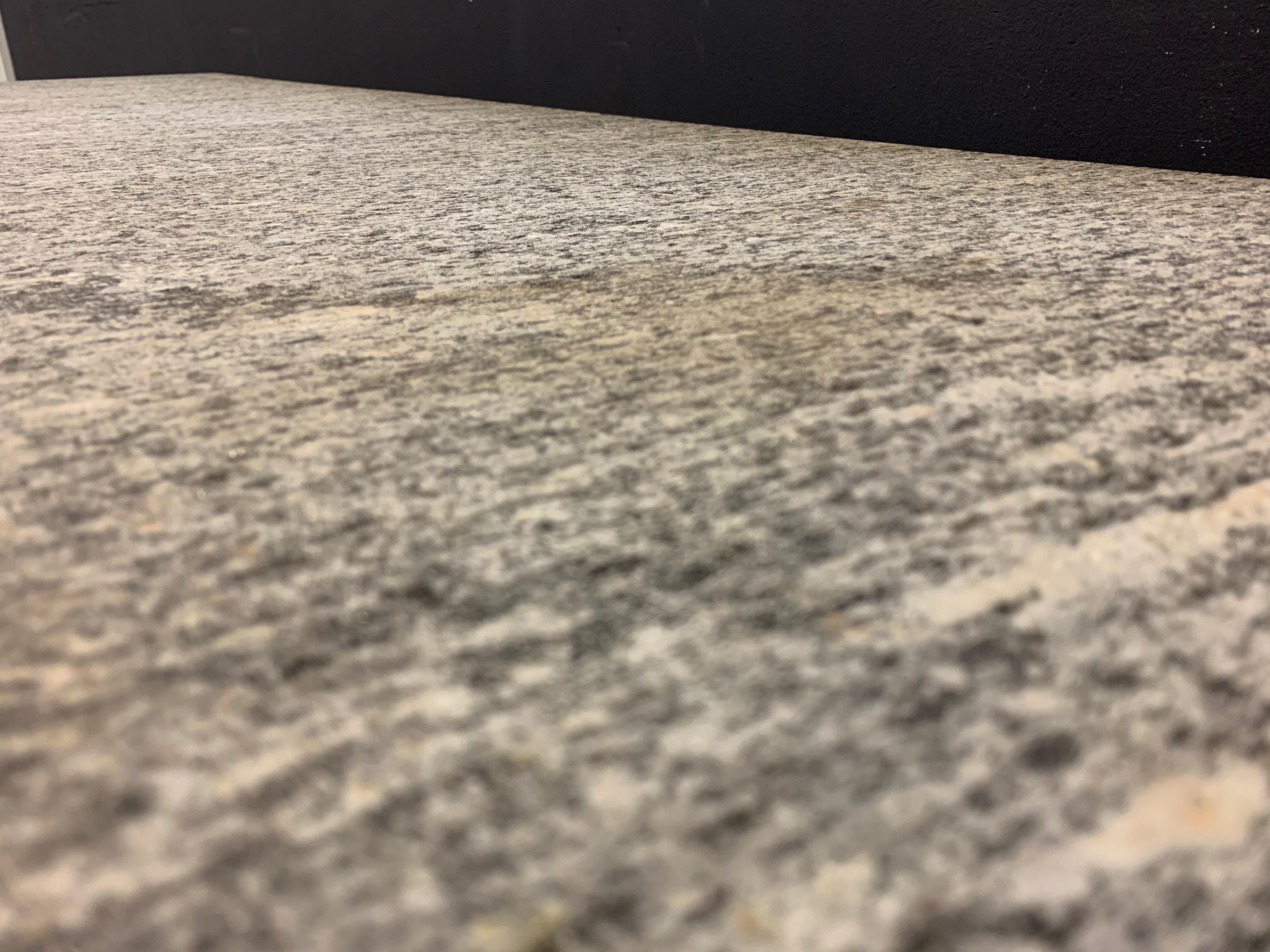 Magnifique table basse ou banc en marbre roulé Flint en vente 3