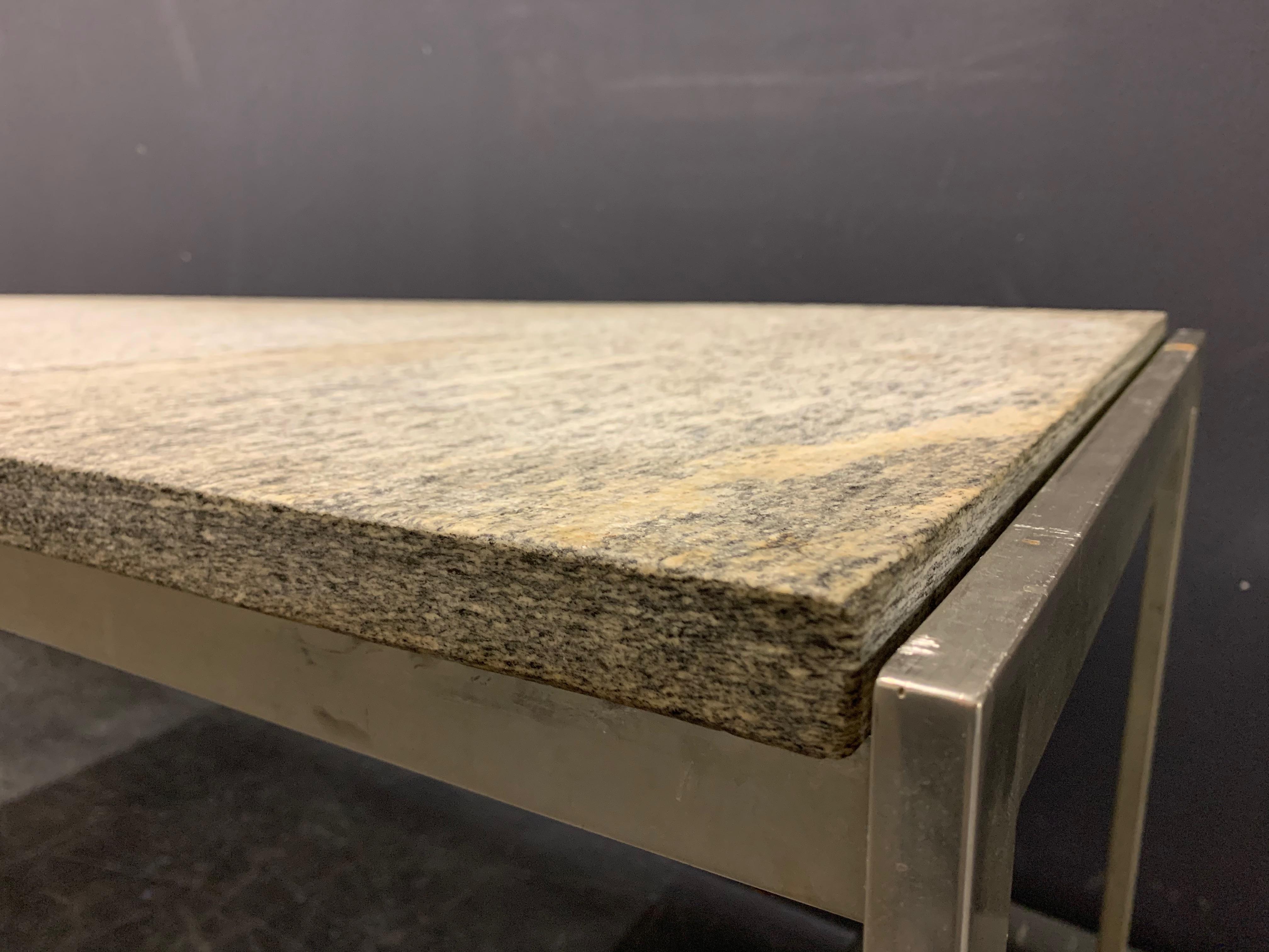 Inconnu Magnifique table basse ou banc en marbre roulé Flint en vente