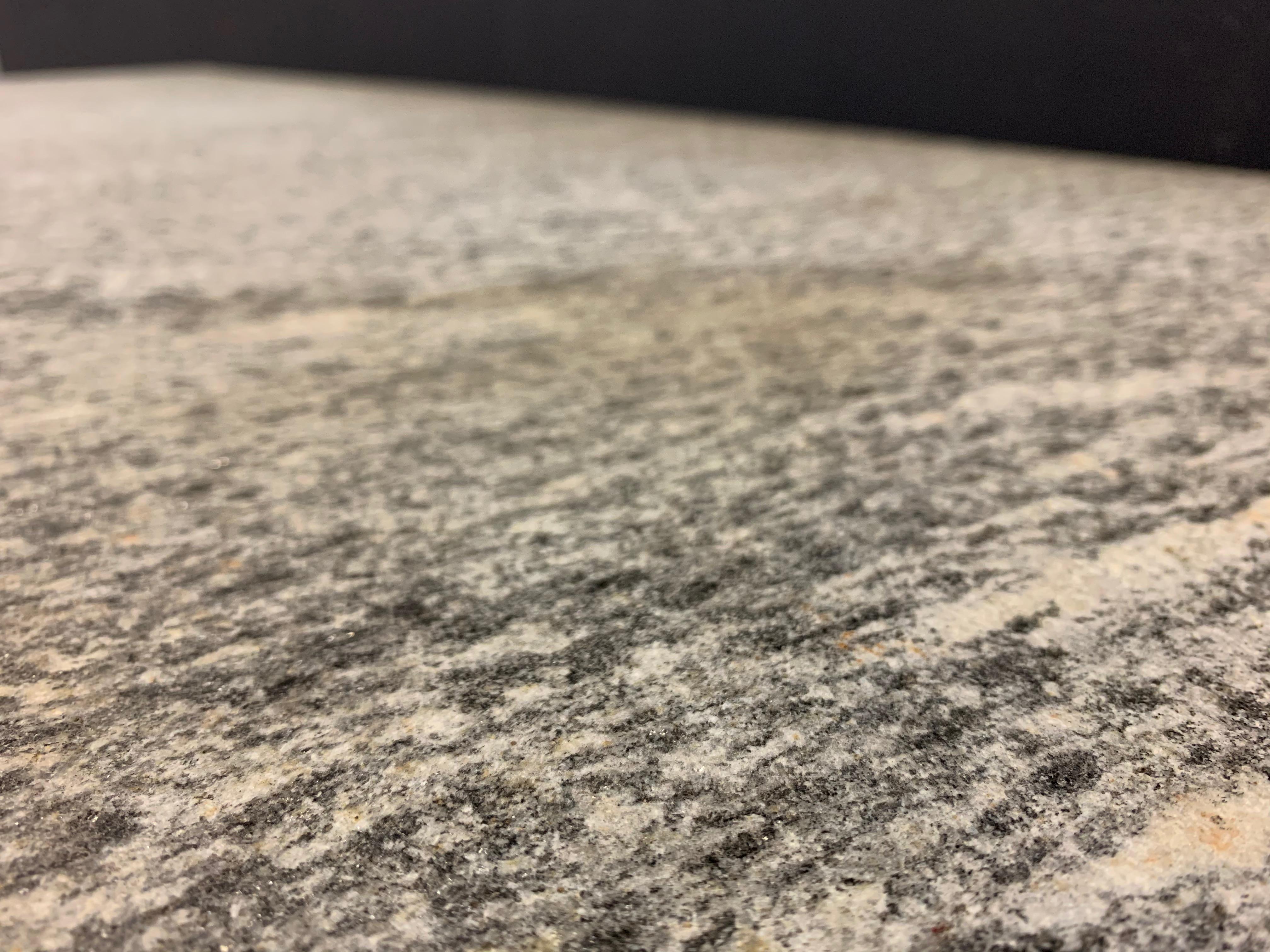 Magnifique table basse ou banc en marbre roulé Flint en vente 2