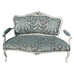 Outstanding French 1870s era Louis XV Thibaut Velvet Damask White Painted Settee