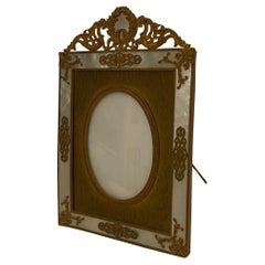 Marco de fotos de madreperla de bronce dorado francés ormolu excepcional