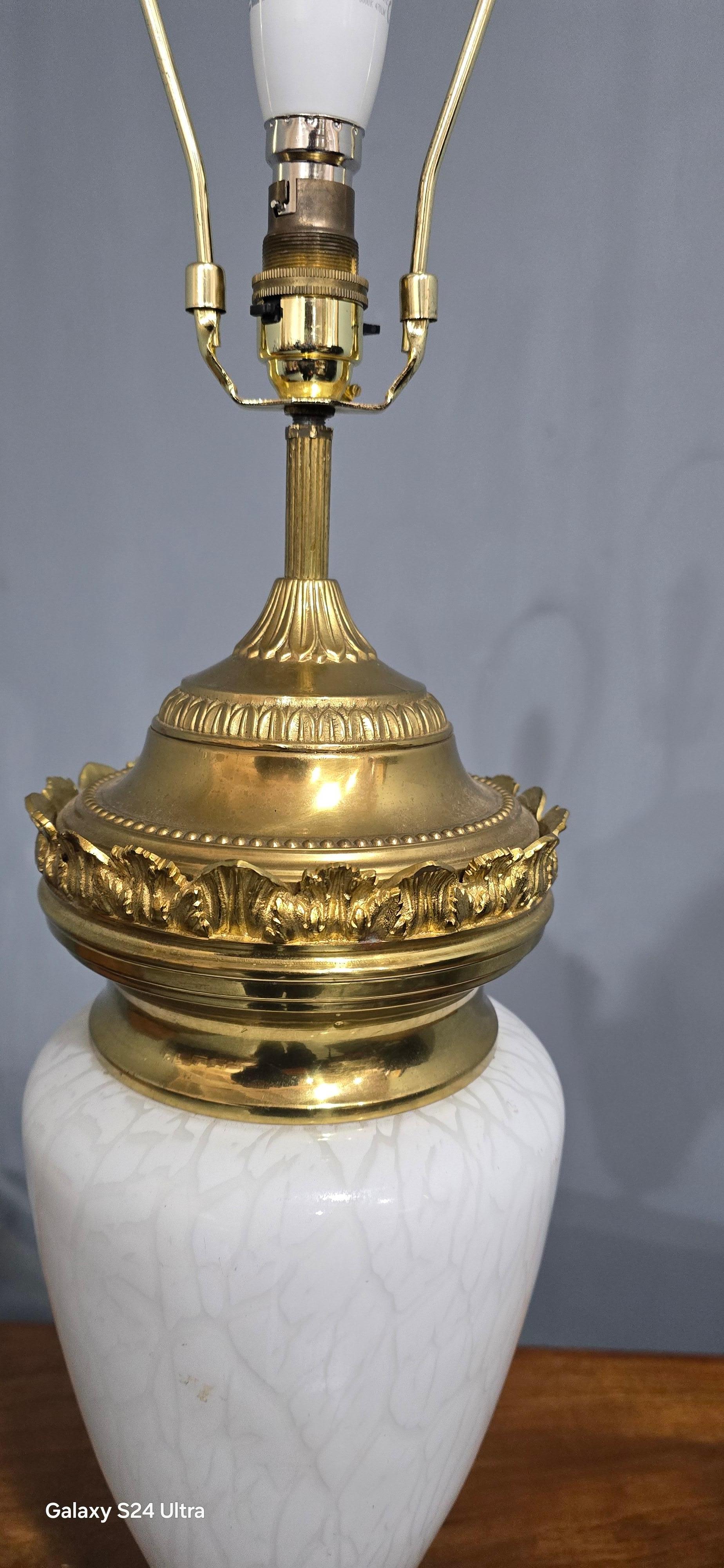 Francés sobresaliente  Lámpara de Ormolu en venta 2