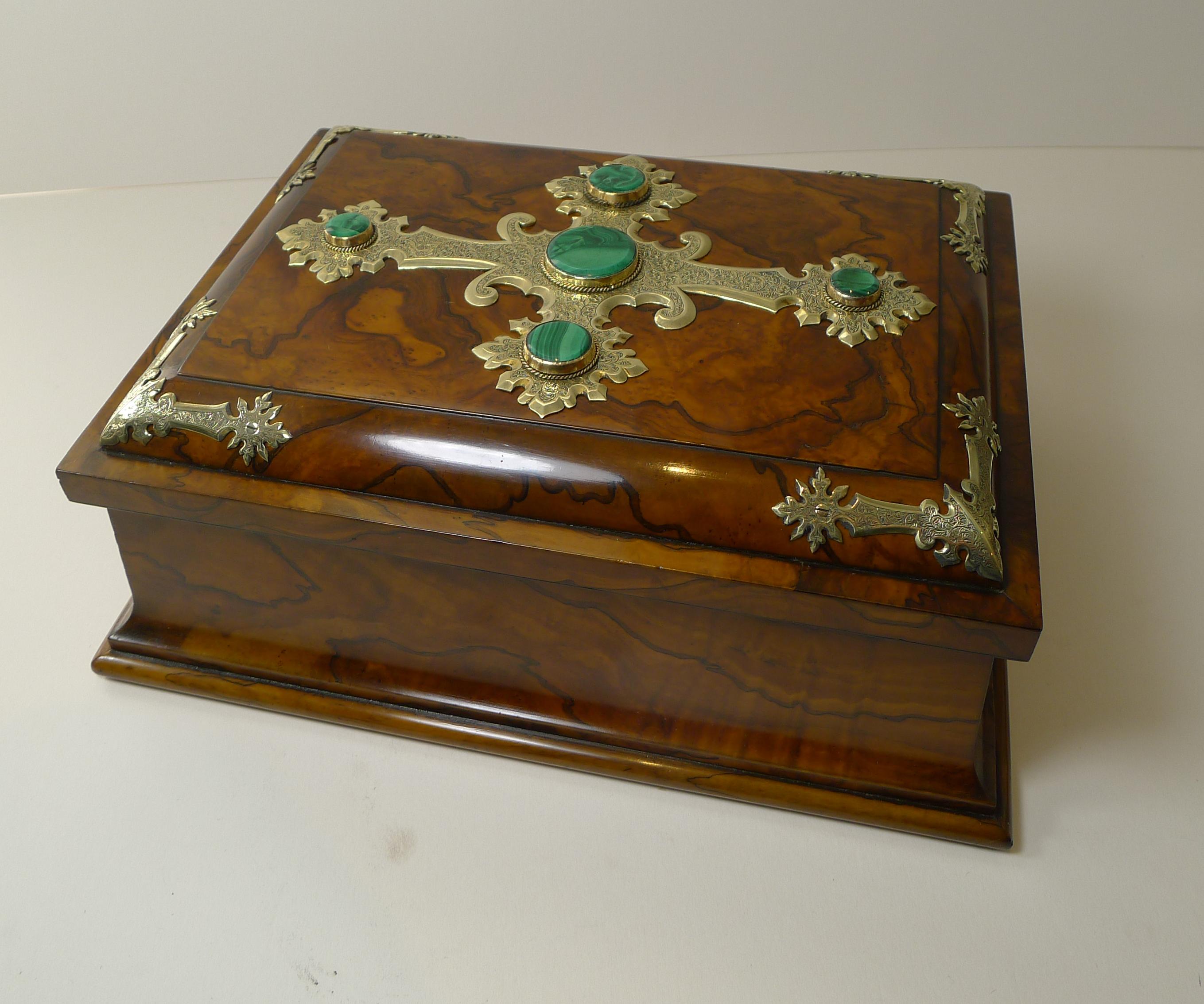 Outstanding Games Box in Burl Walnut, Brass and Malachite, c.1880 For Sale 6