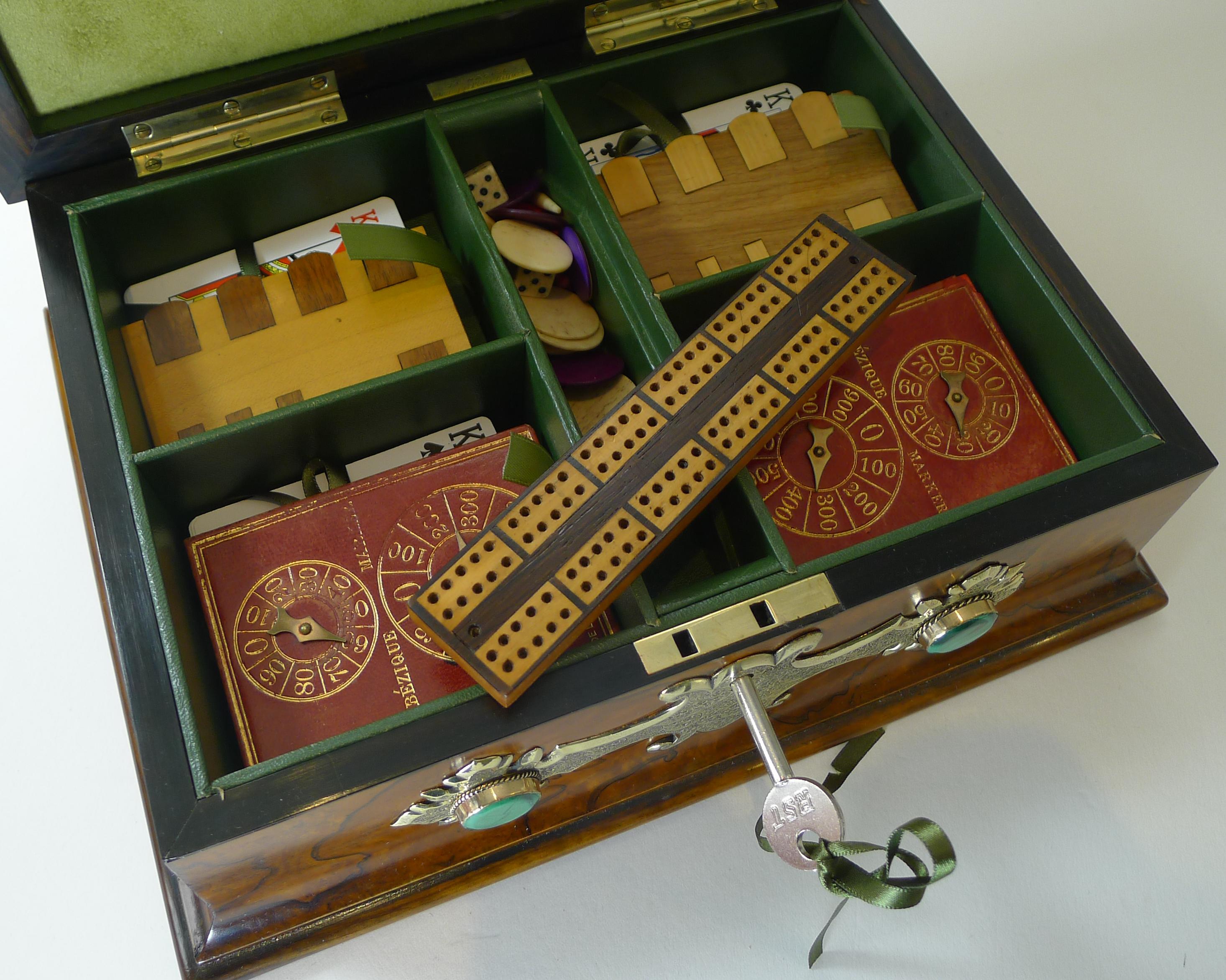 Laiton Exceptionnelle boîte de jeu en ronce de noyer, laiton et malachite, vers 1880 en vente