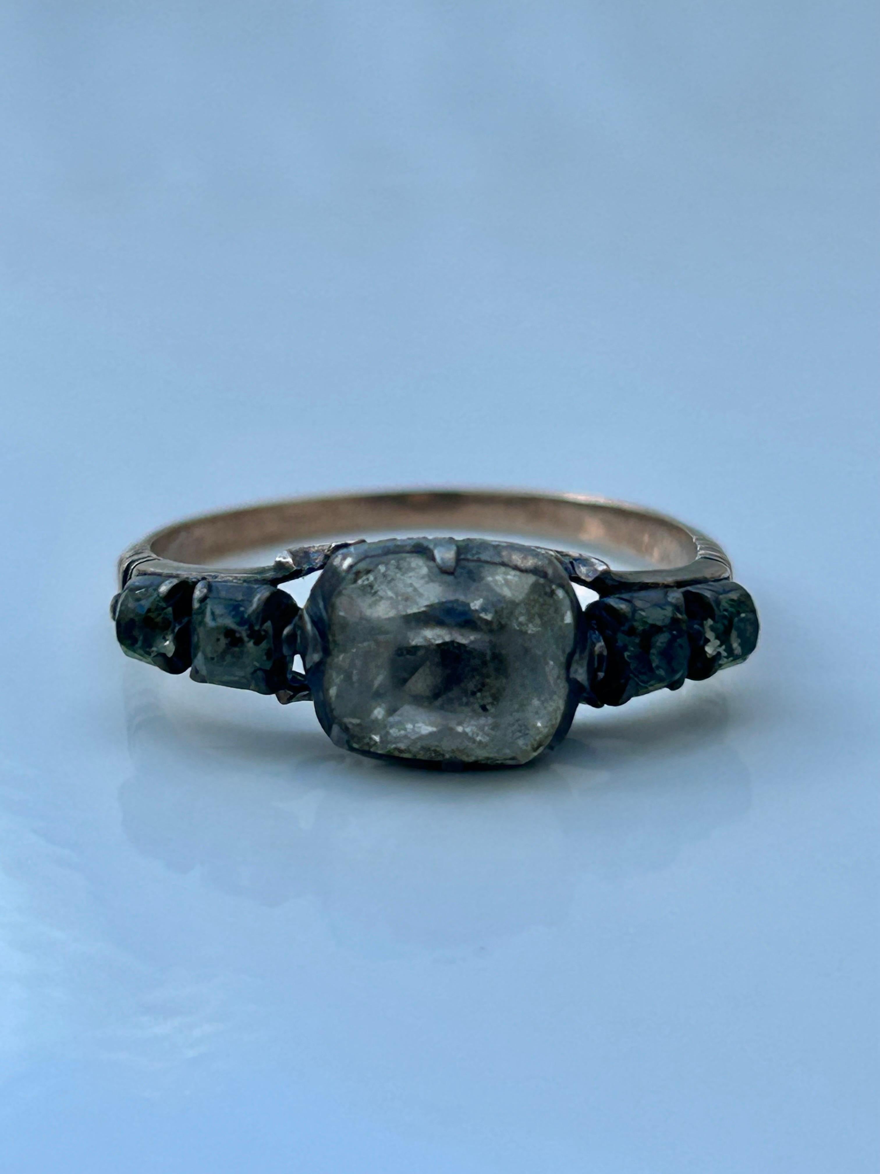 Outstanding Georgian Foiled Crystal 5 Stone Ring in Gold In Good Condition For Sale In Chipping Campden, GB