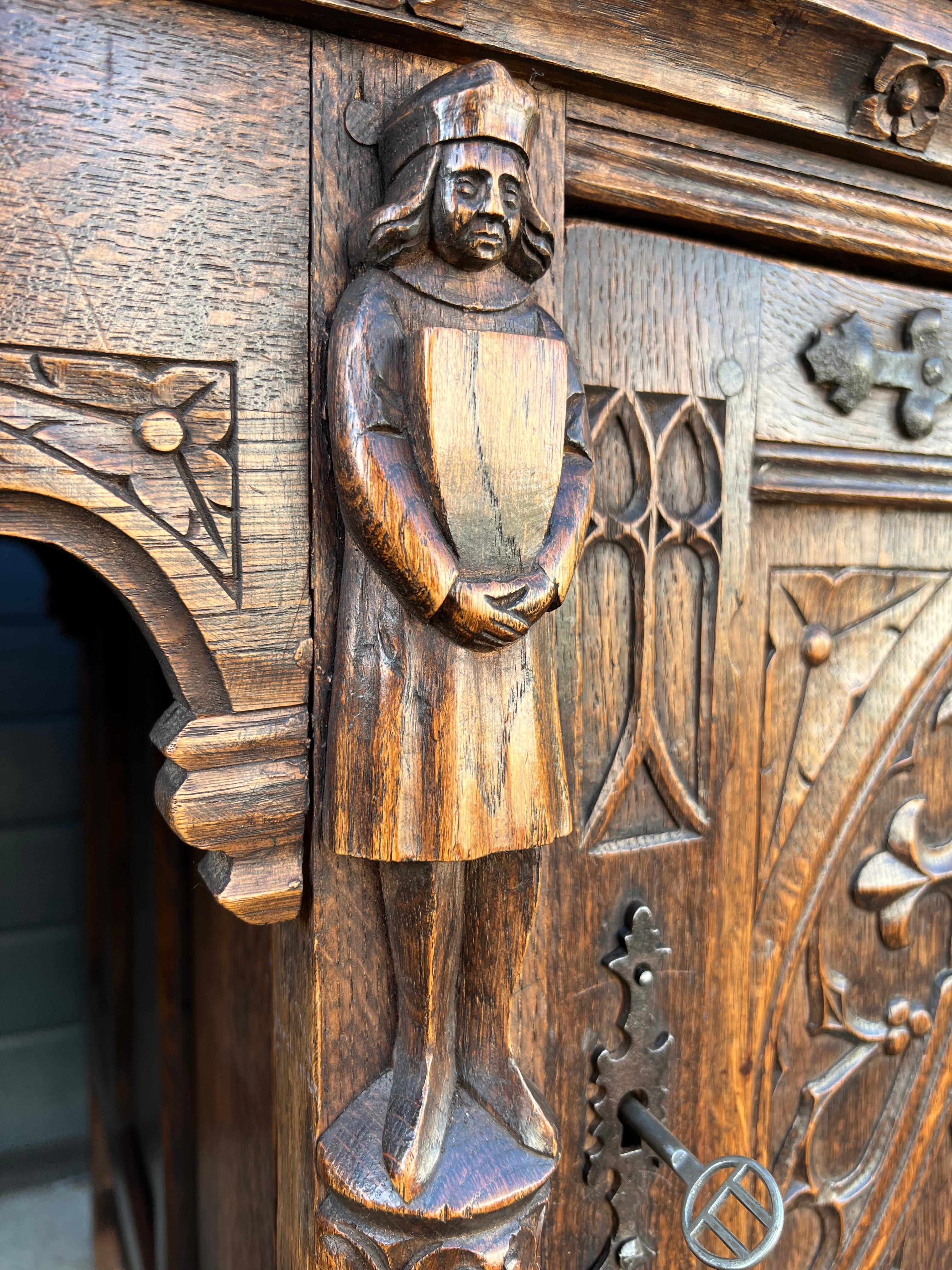 Outstanding Gothic Revival Desk w. Quality Carved Church Window Panels & Guards In Good Condition In Lisse, NL