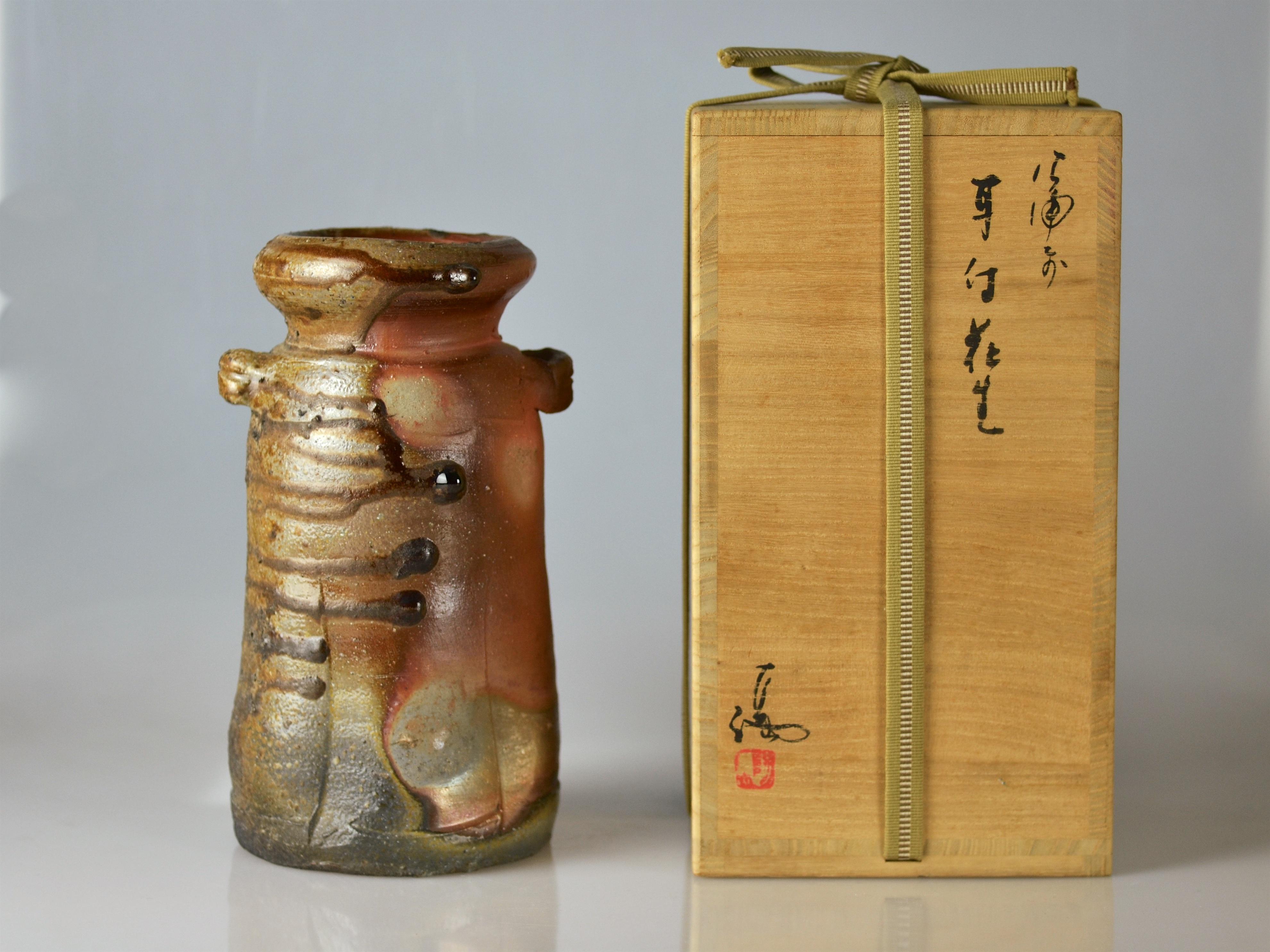 Outstanding Heavy Ash Glazed Japanese Bizen Vase by Isezaki Mitsuru For Sale 2