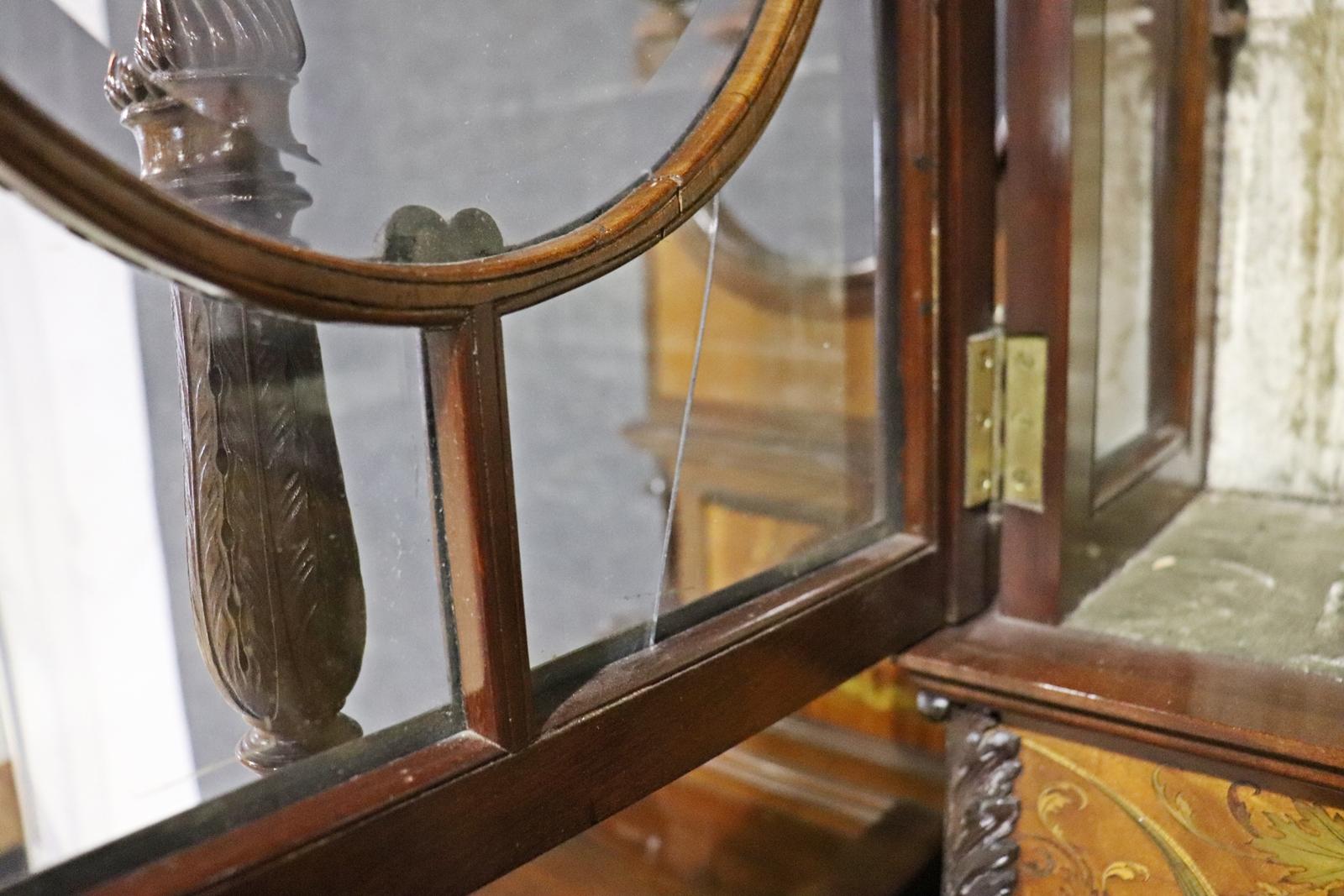 Fin du XIXe siècle Magnifique vitrine ou armoire à porcelaine en marqueterie de l'époque édouardienne Attr. Edwards and Roberts en vente